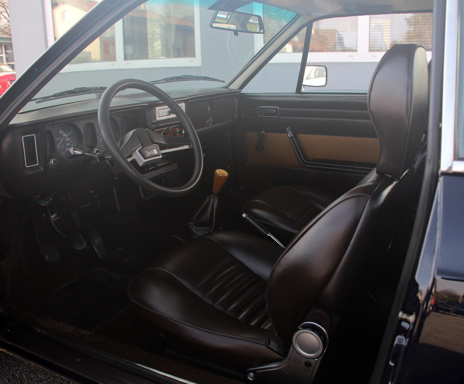 LANCIA BETA 1300 Coupé-image-7