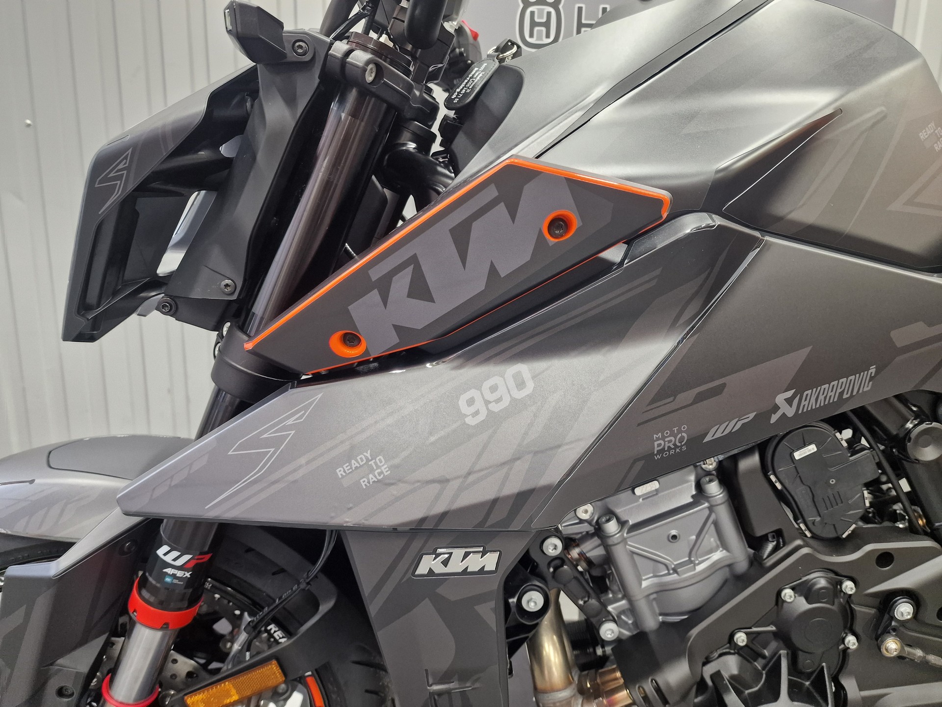 KTM 990 Duke-image-2