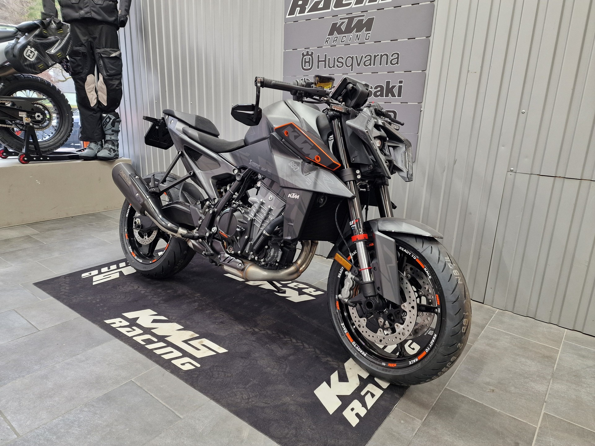 KTM 990 Duke-image-1