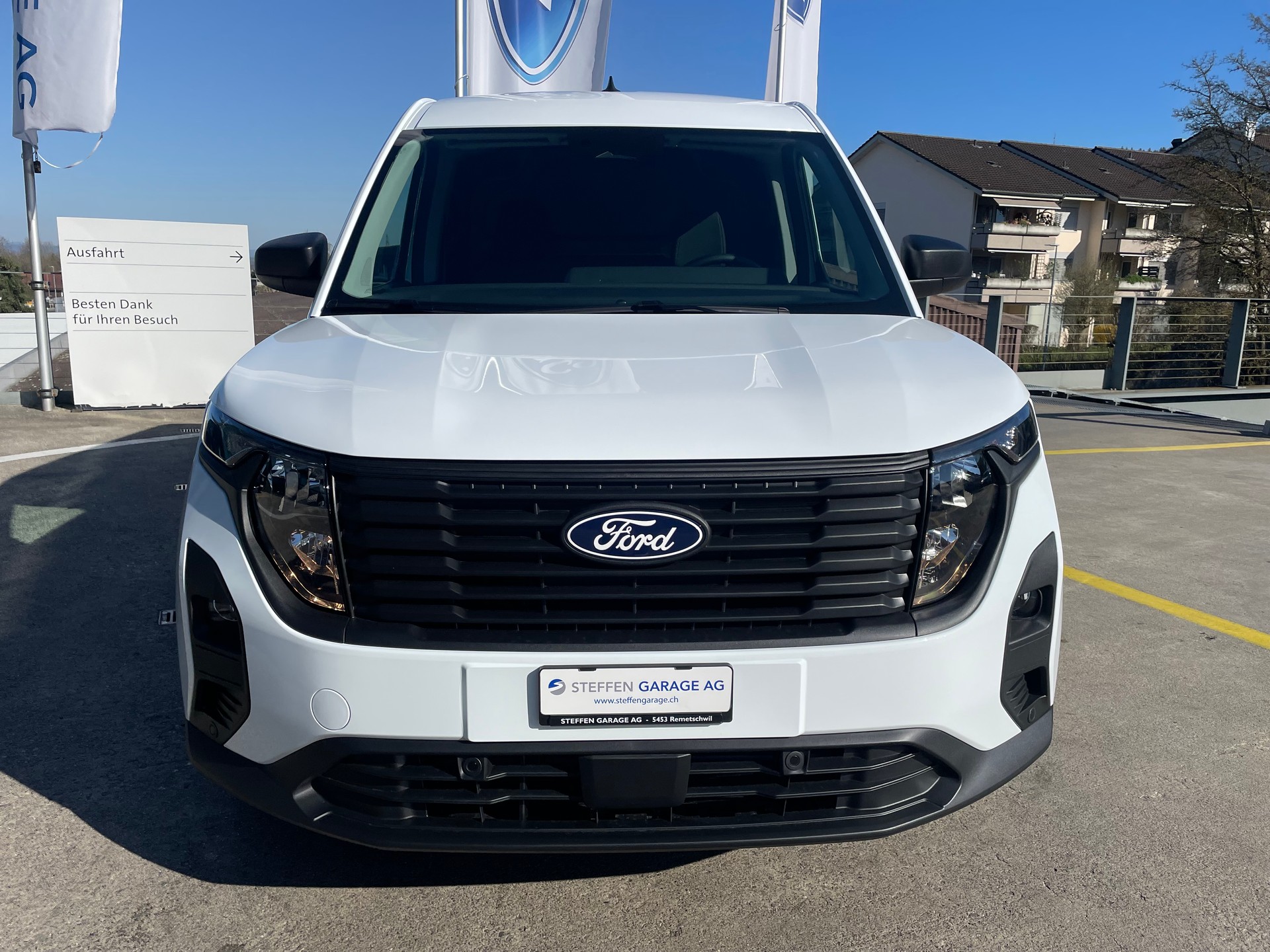 FORD Transit Courier 1.0 Tre A-showroom-element-1