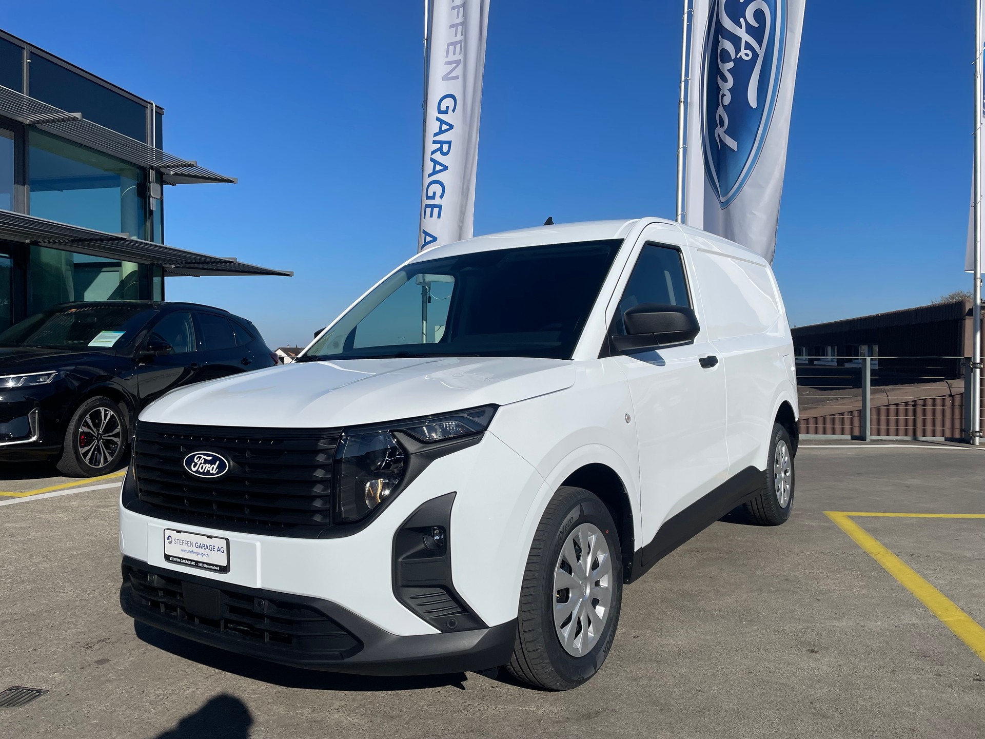 FORD Transit Courier 1.0 Tre A-showroom-element-3