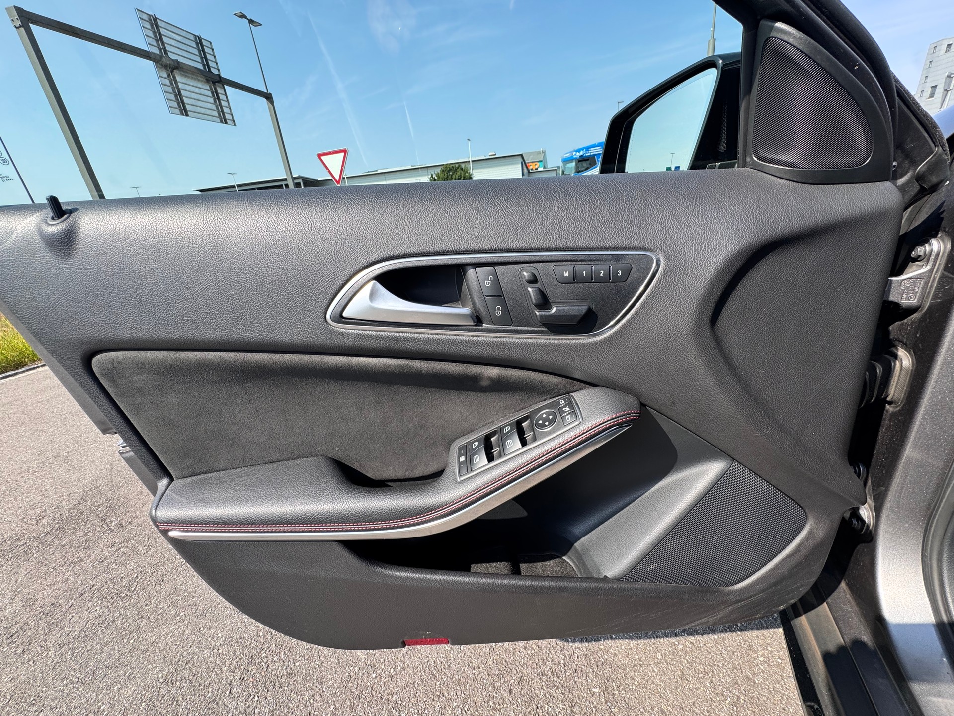 MERCEDES-BENZ GLA 45 AMG 4Matic 7G-DCT-image-15
