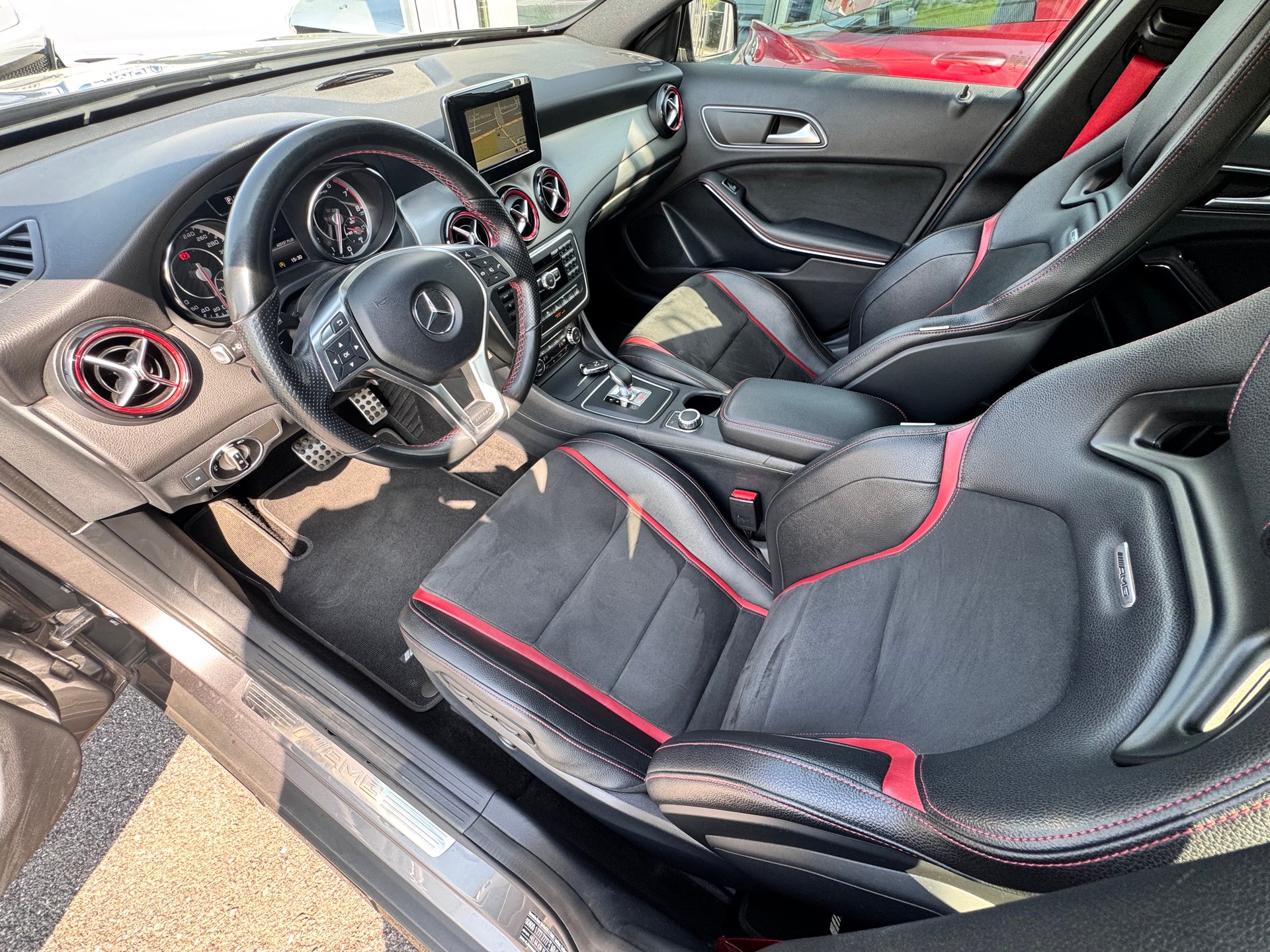 MERCEDES-BENZ GLA 45 AMG 4Matic 7G-DCT-image-12