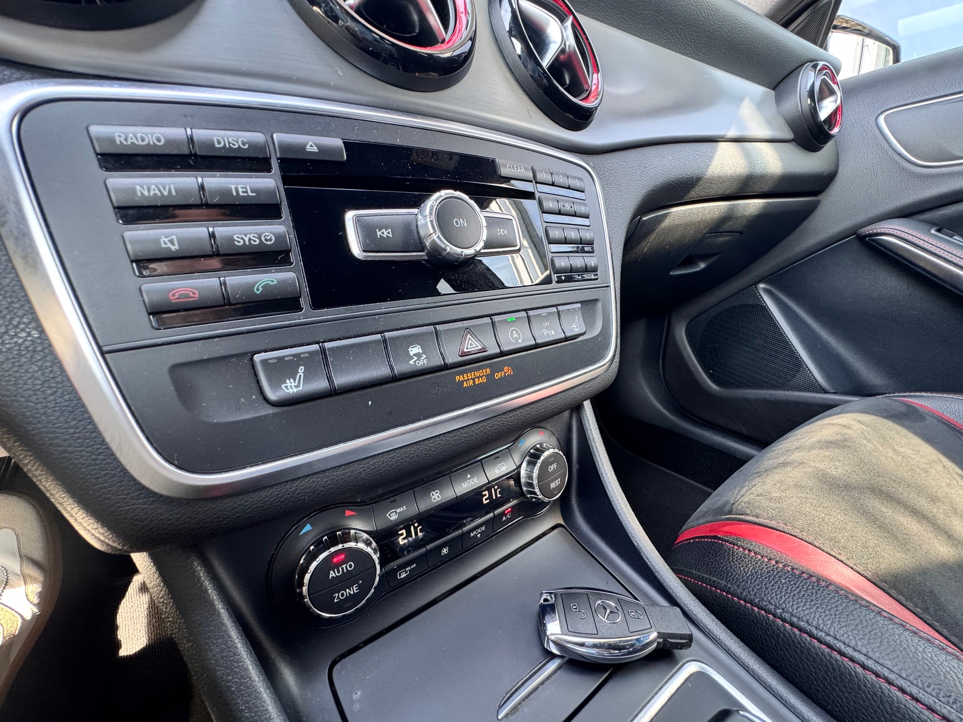 MERCEDES-BENZ GLA 45 AMG 4Matic 7G-DCT-image-17