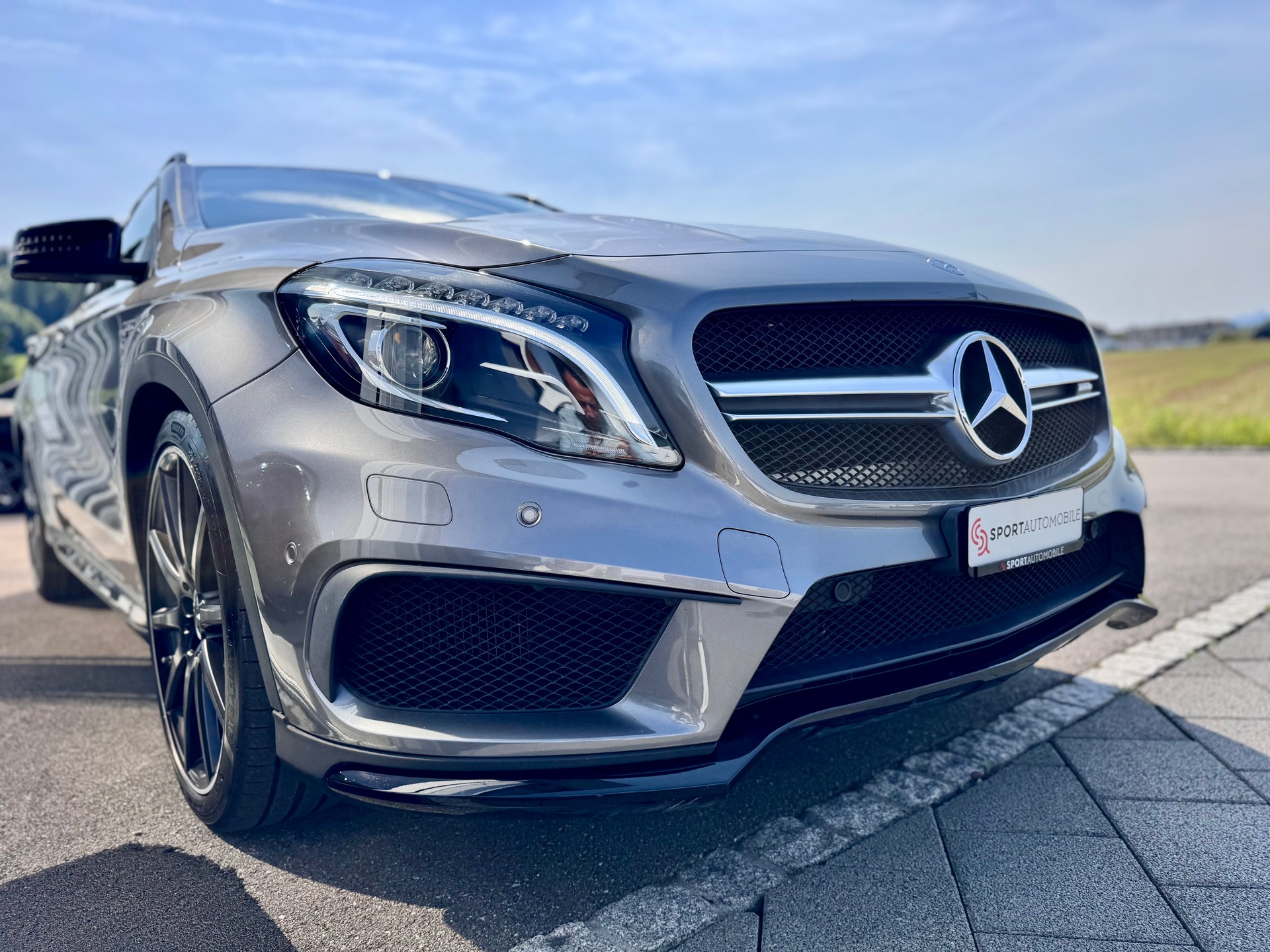 MERCEDES-BENZ GLA 45 AMG 4Matic 7G-DCT-showroom-element-3
