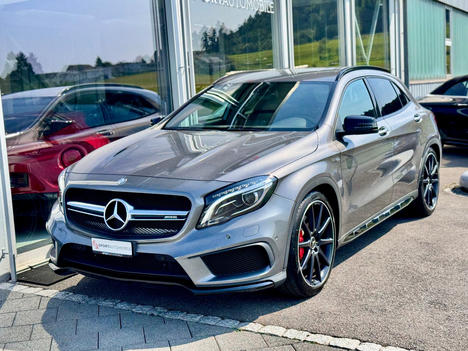 MERCEDES-BENZ GLA 45 AMG 4Matic 7G-DCT-showroom-element-1
