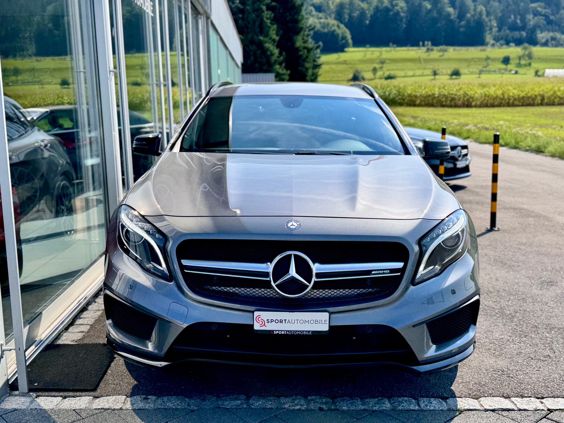 MERCEDES-BENZ GLA 45 AMG 4Matic 7G-DCT-showroom-element-2