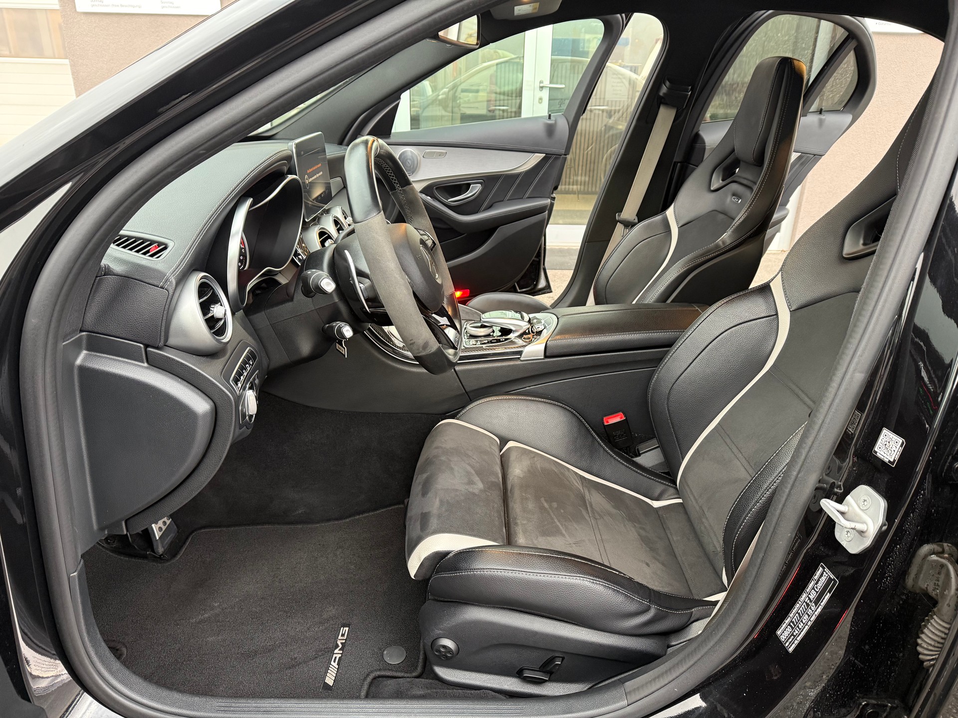 MERCEDES-BENZ C 63 S AMG Speedshift-image-9