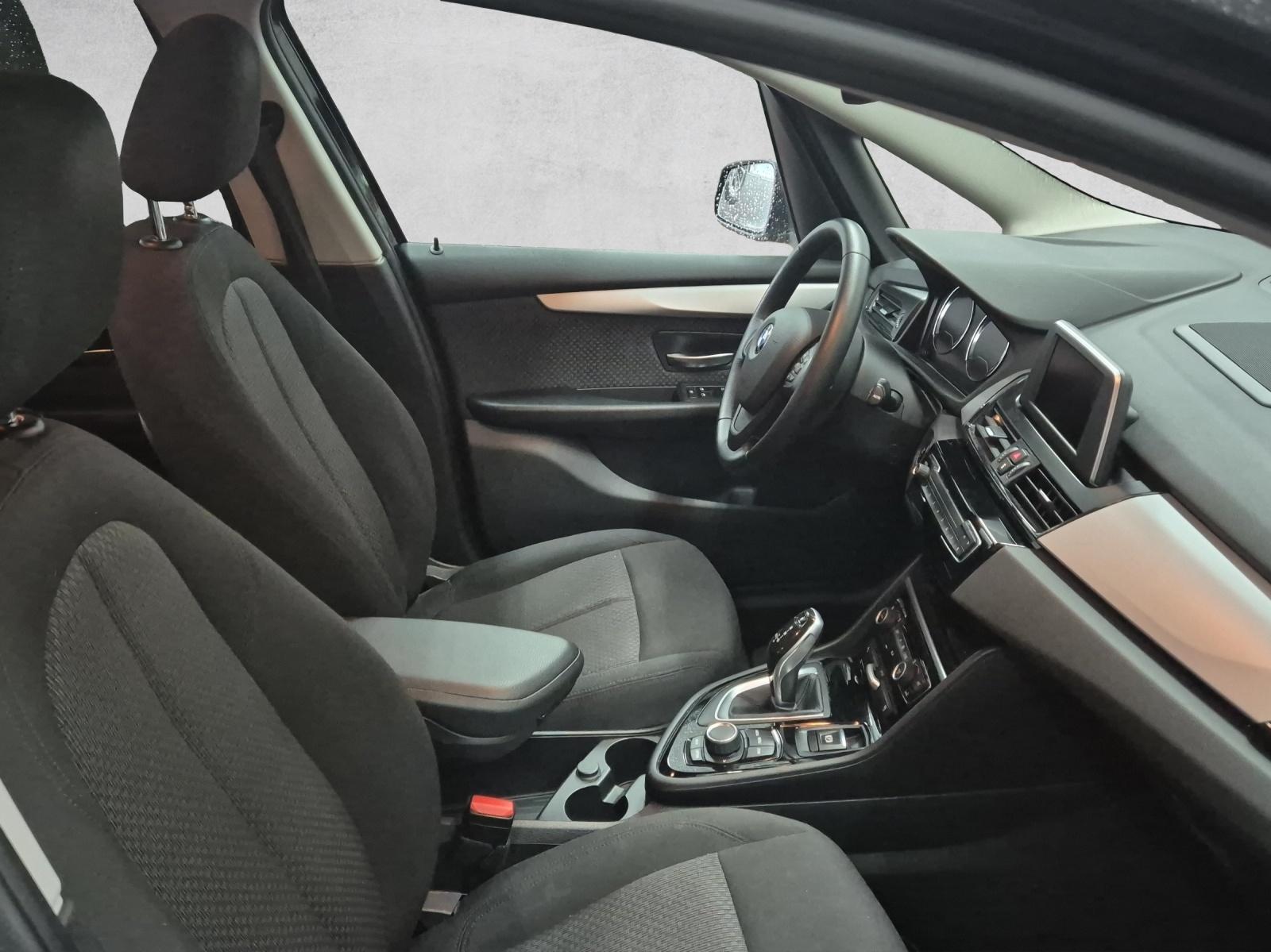 BMW 218d Gran Tourer-showroom-element-3