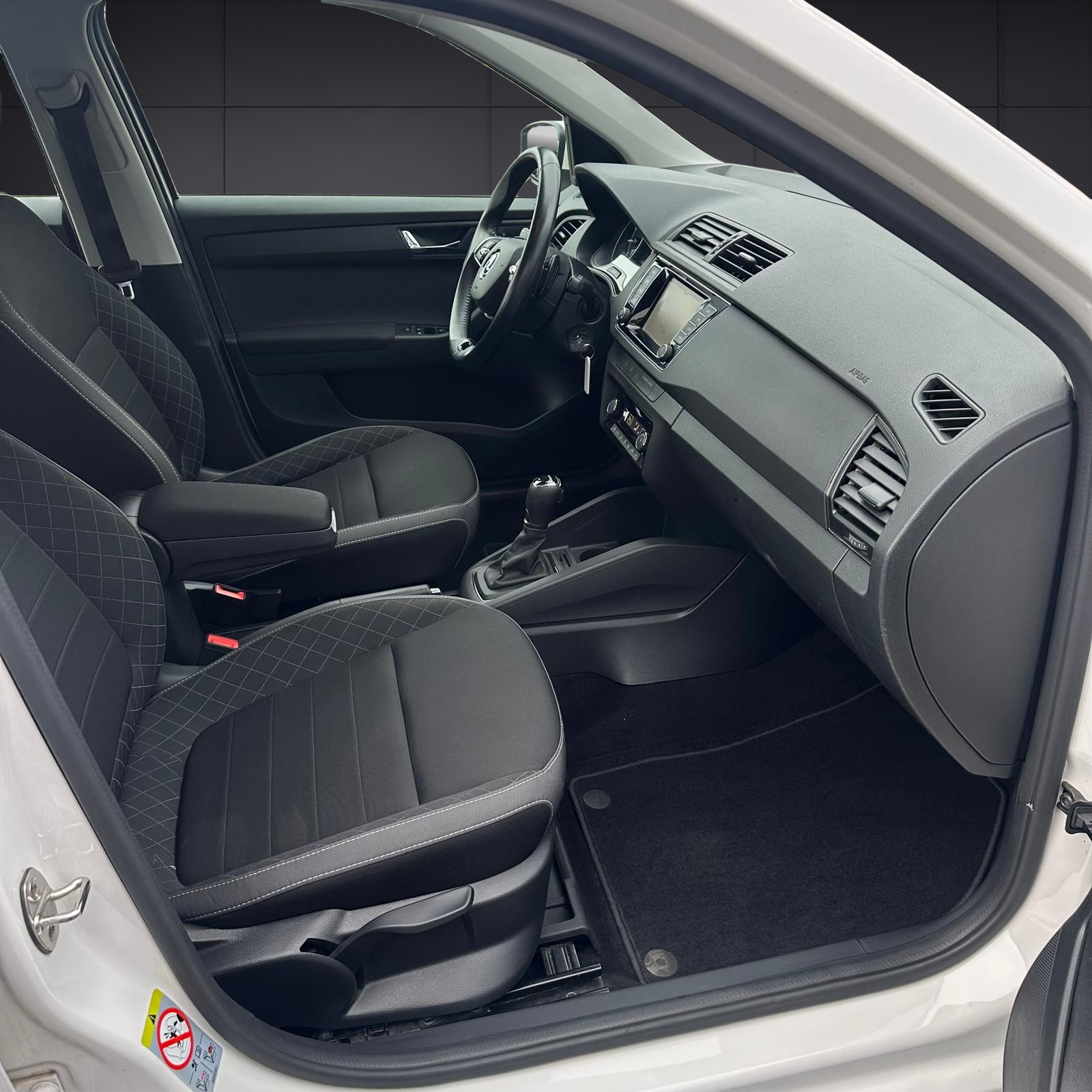 SKODA Fabia 1.0 TSI Ambition DSG-image-14