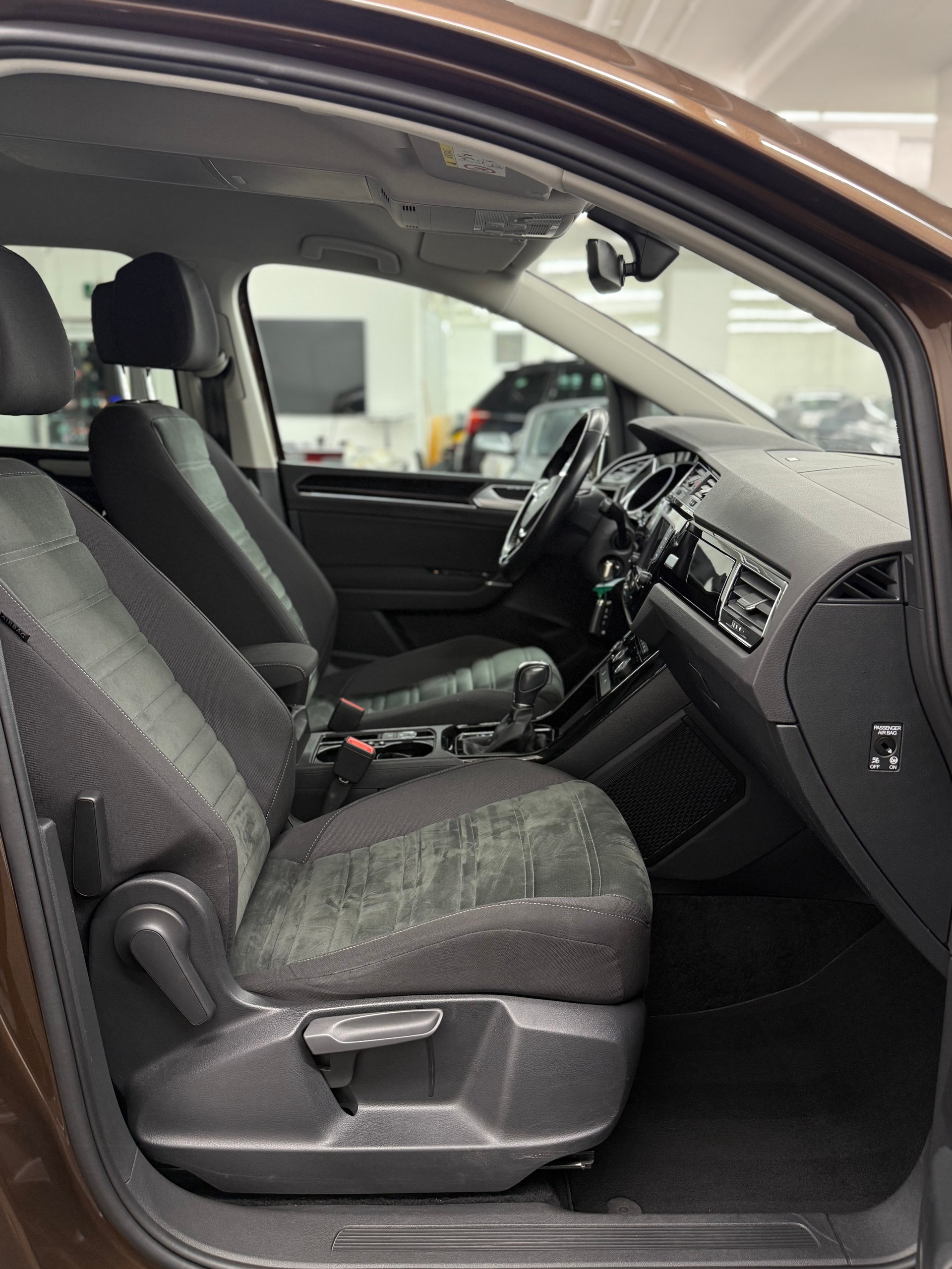 VW Touran 2.0 TDI Highline DSG 7-Plätzer-image-14