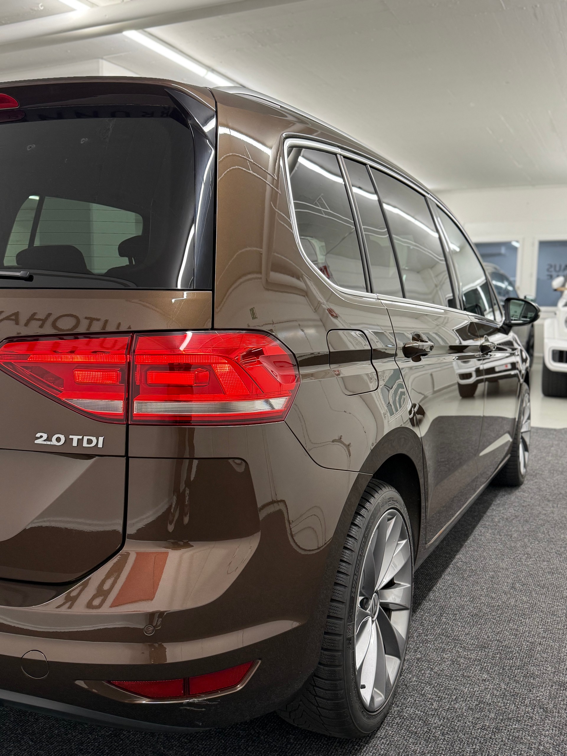 VW Touran 2.0 TDI Highline DSG 7-Plätzer-image-4