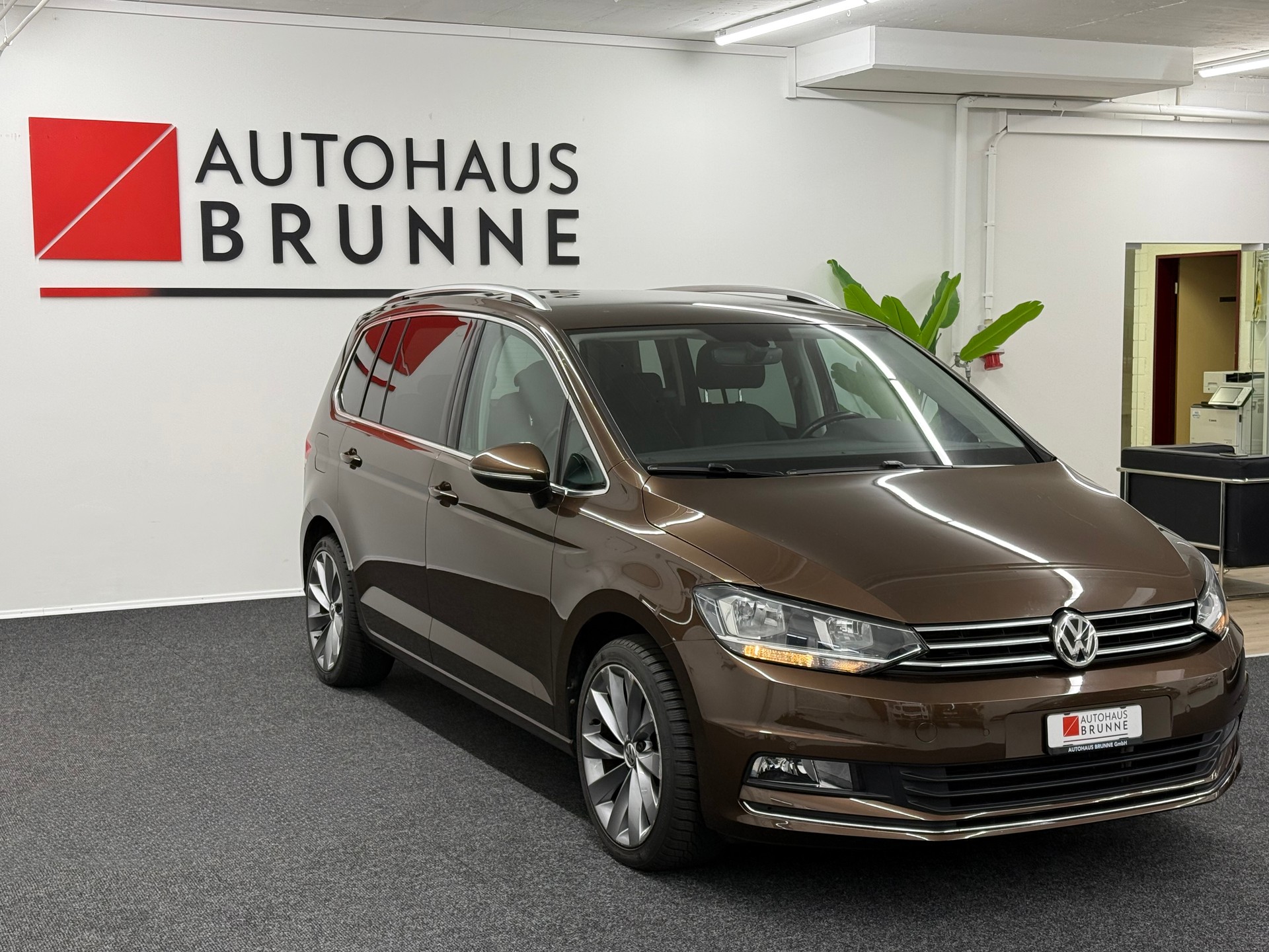 VW Touran 2.0 TDI Highline DSG 7-Plätzer-showroom-element-2
