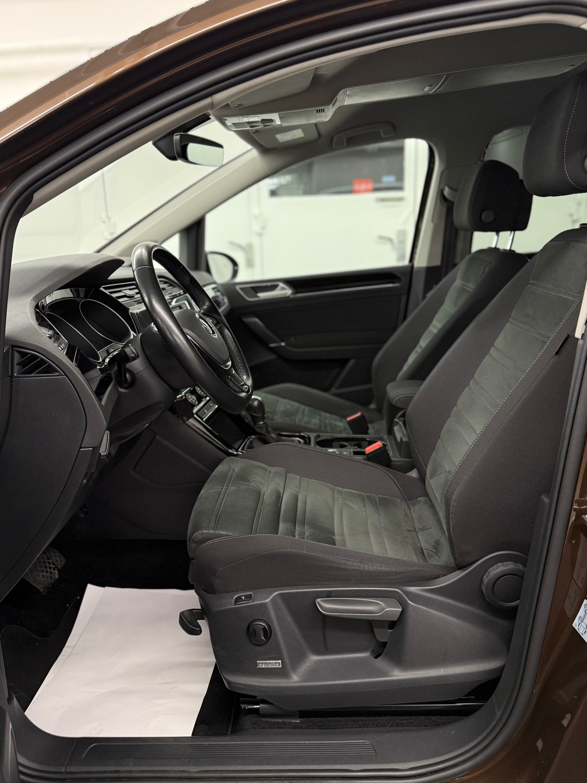 VW Touran 2.0 TDI Highline DSG 7-Plätzer-image-13