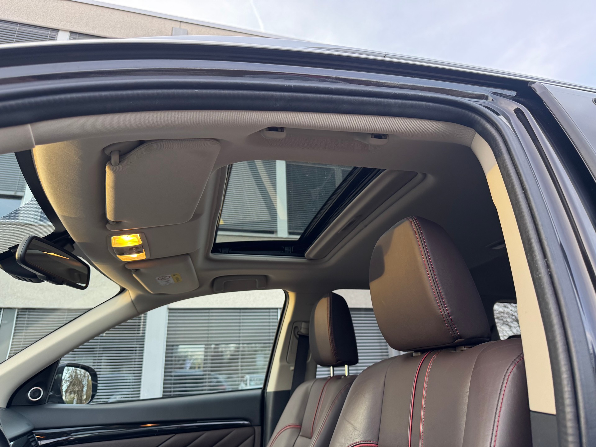 MITSUBISHI Outlander 2.0 PHEV Diamond Annivers. 4WD Automatic-image-10