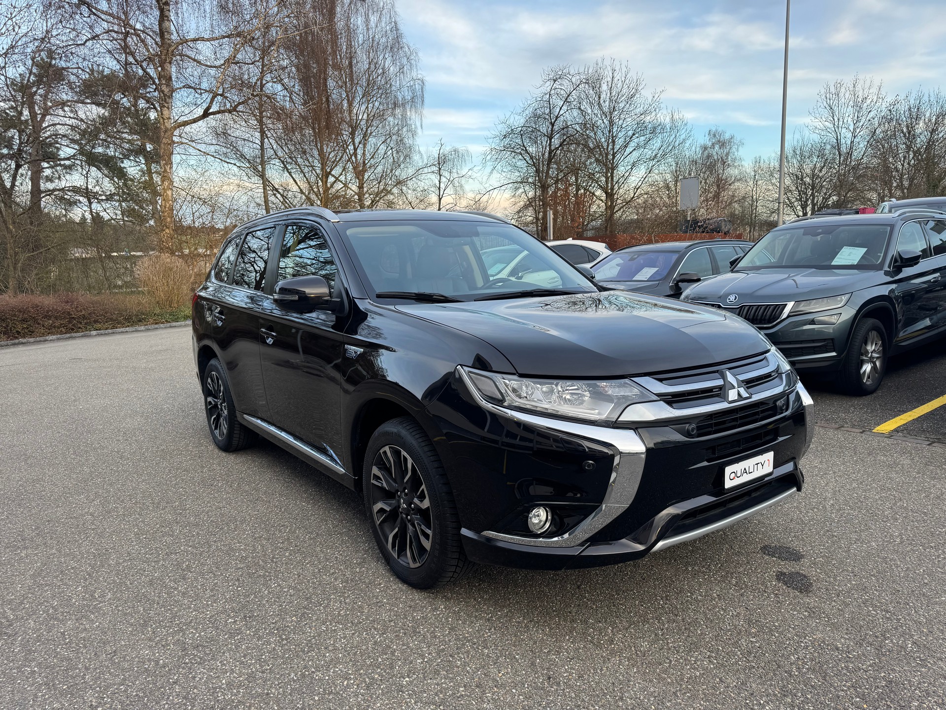 MITSUBISHI Outlander 2.0 PHEV Diamond Annivers. 4WD Automatic-image-2