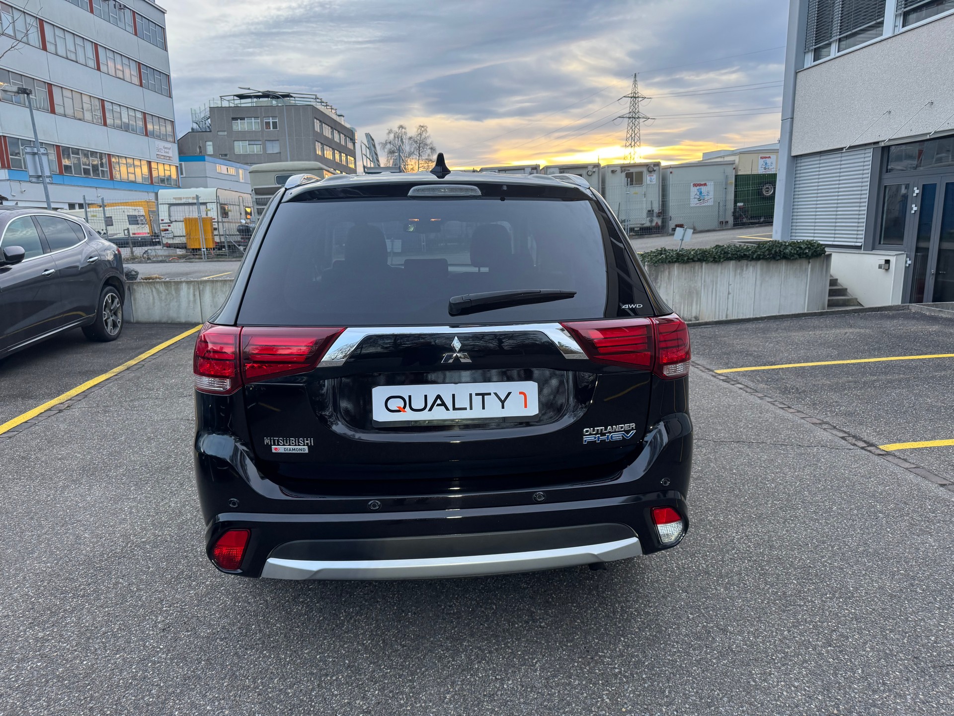 MITSUBISHI Outlander 2.0 PHEV Diamond Annivers. 4WD Automatic-image-5
