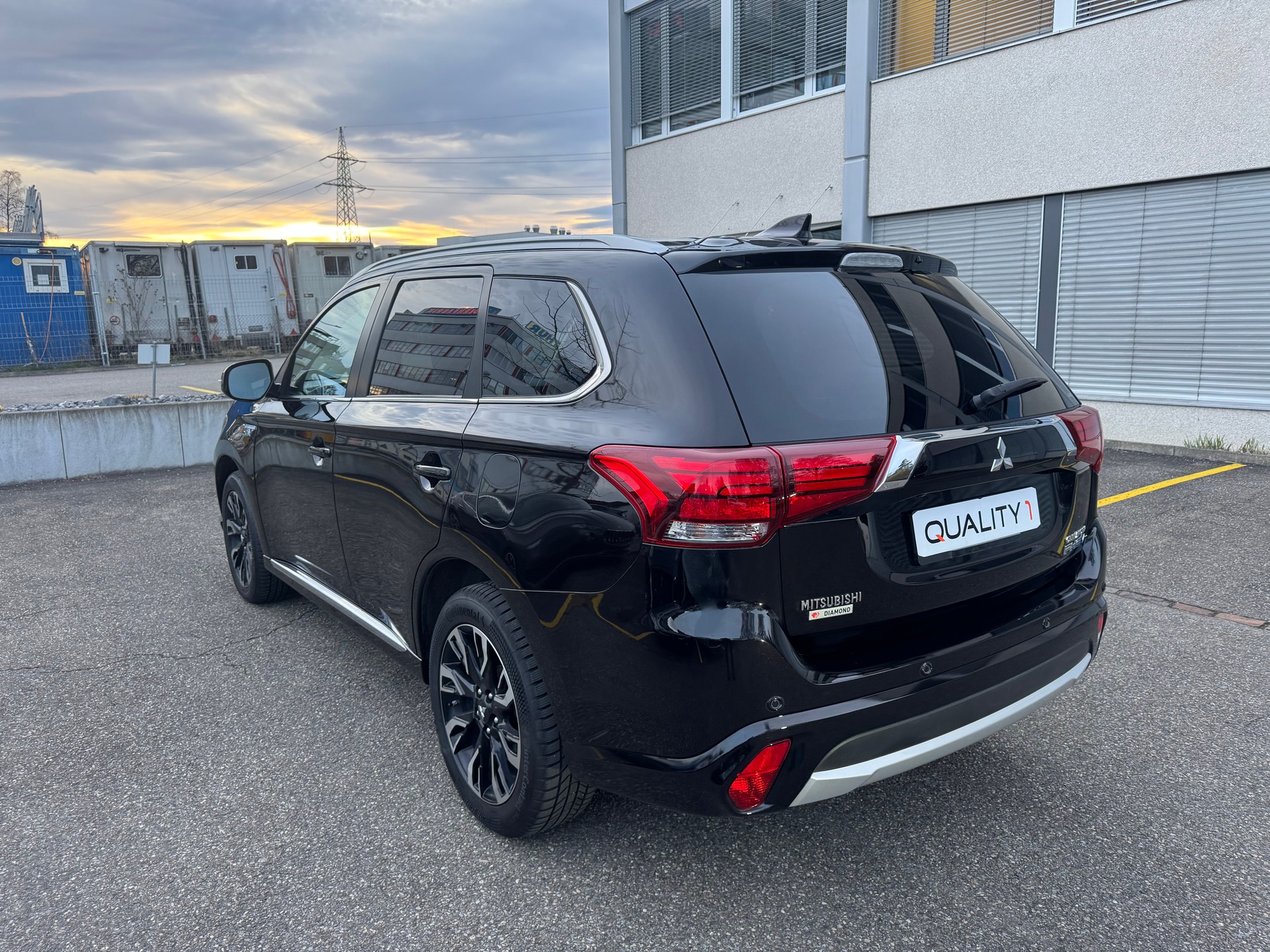 MITSUBISHI Outlander 2.0 PHEV Diamond Annivers. 4WD Automatic-image-3