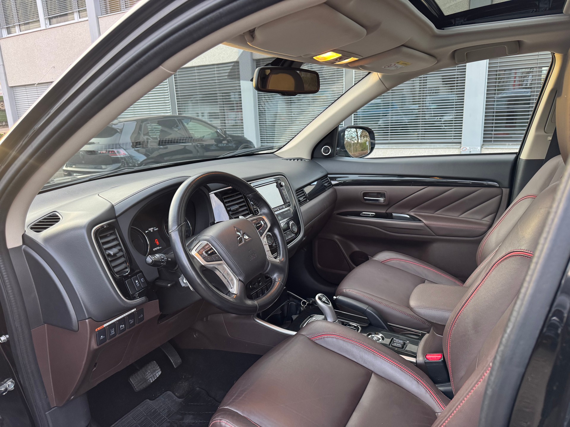MITSUBISHI Outlander 2.0 PHEV Diamond Annivers. 4WD Automatic-image-7