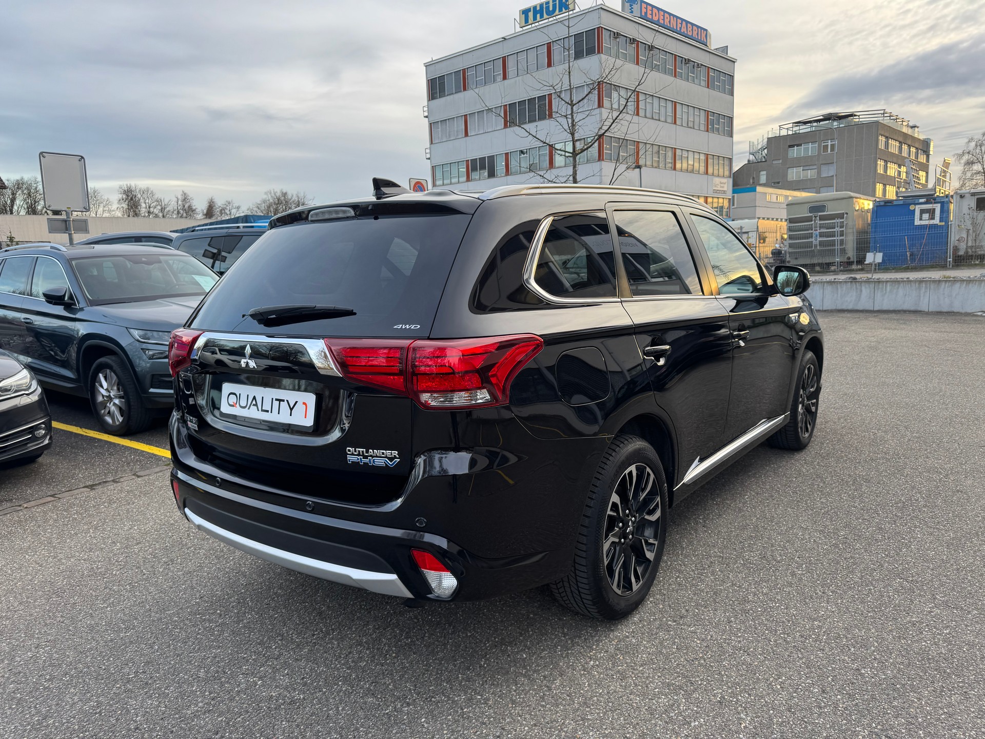MITSUBISHI Outlander 2.0 PHEV Diamond Annivers. 4WD Automatic-image-4