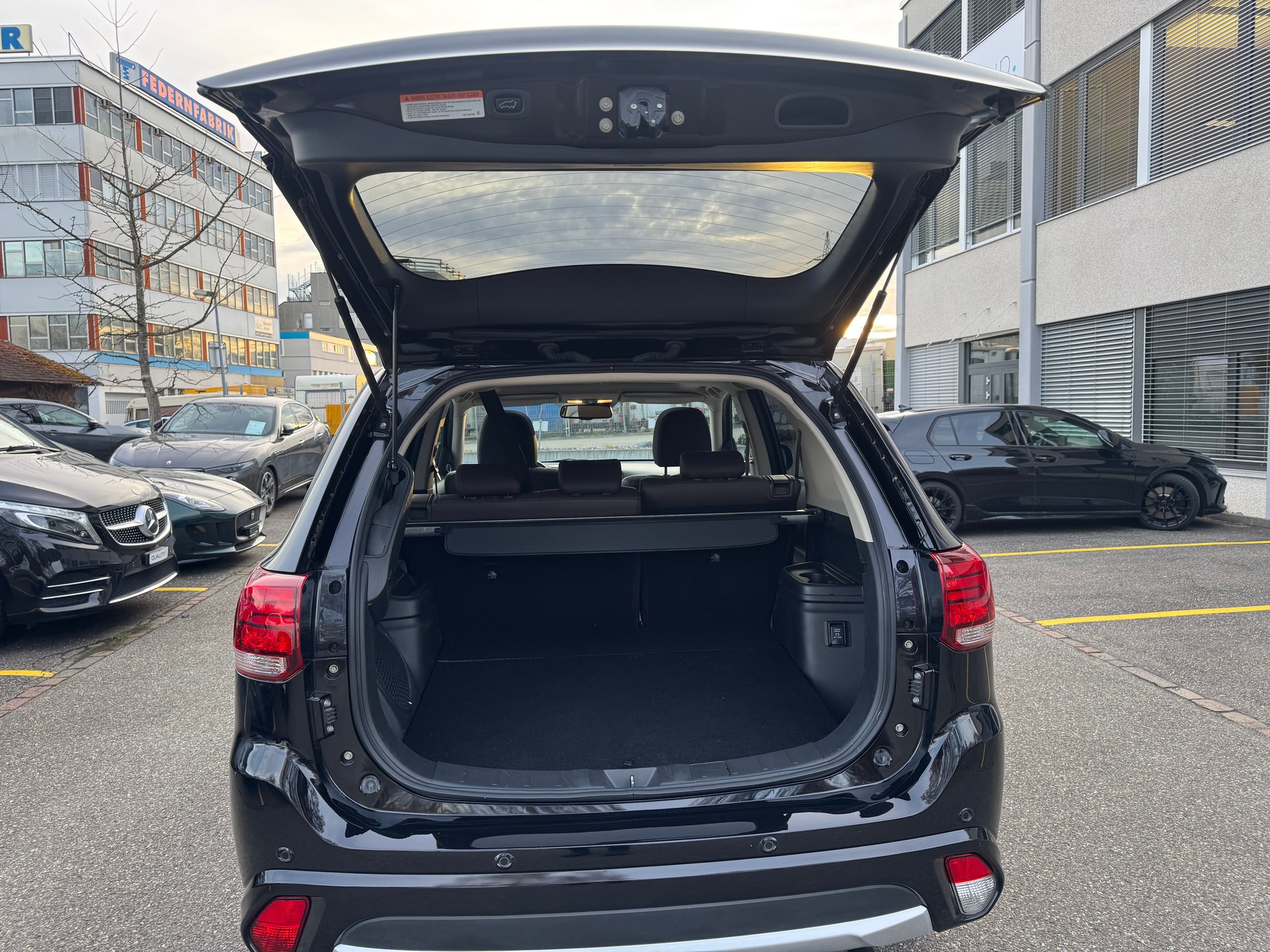 MITSUBISHI Outlander 2.0 PHEV Diamond Annivers. 4WD Automatic-image-11