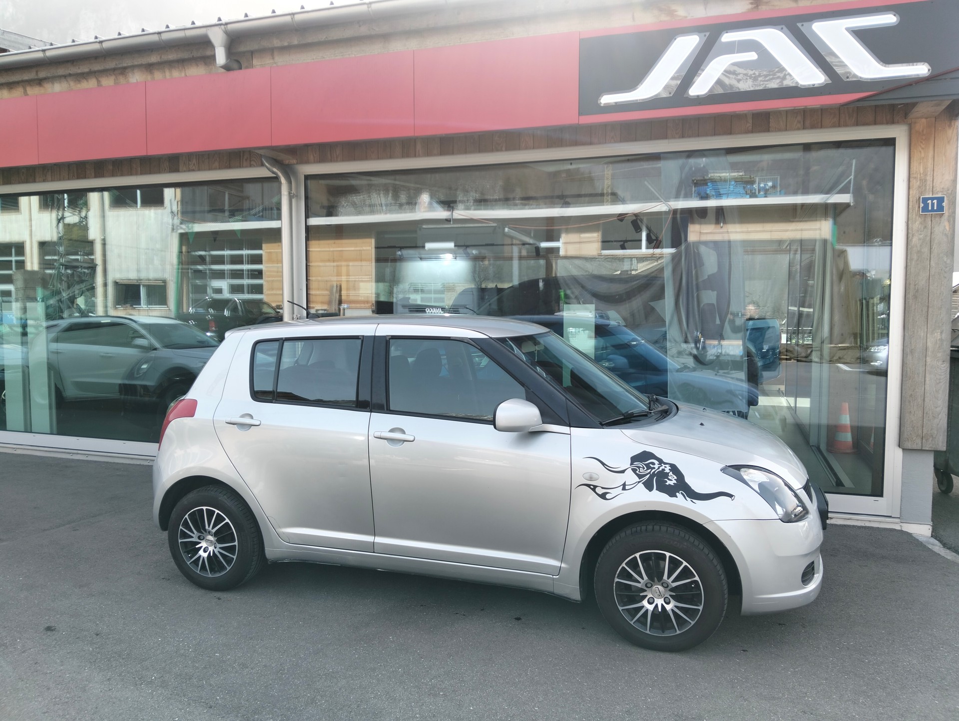 SUZUKI Swift 1.3i 16V GL 4x4-image-4