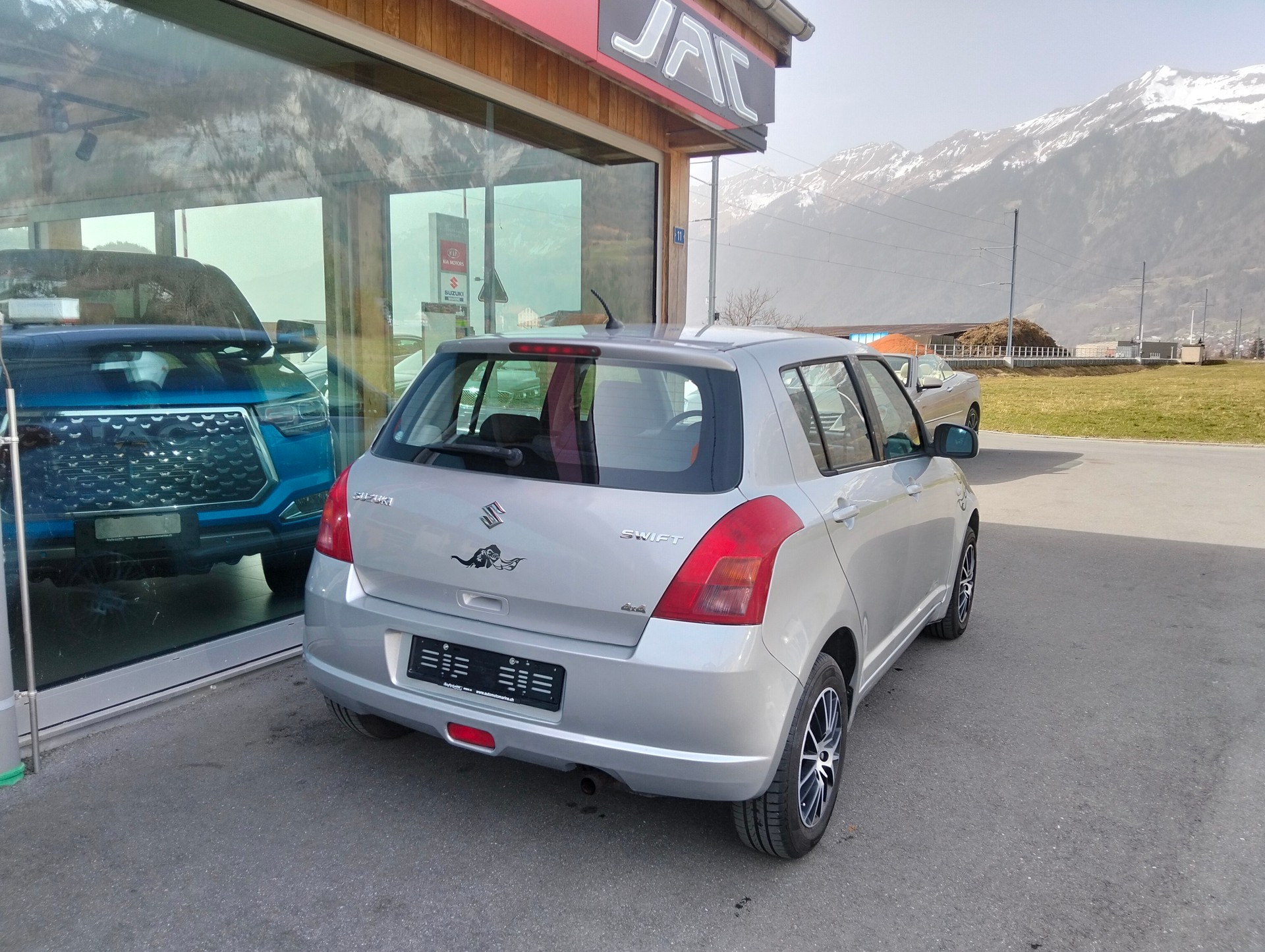 SUZUKI Swift 1.3i 16V GL 4x4-image-7