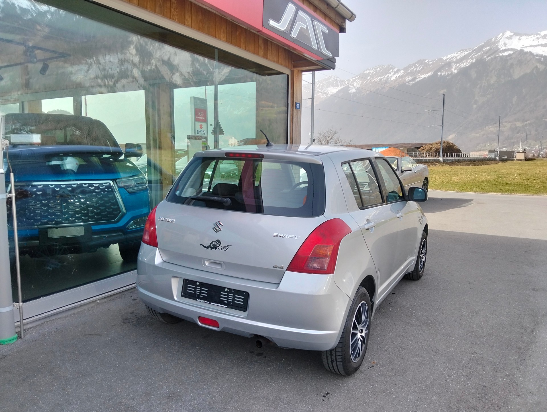 SUZUKI Swift 1.3i 16V GL 4x4-image-6