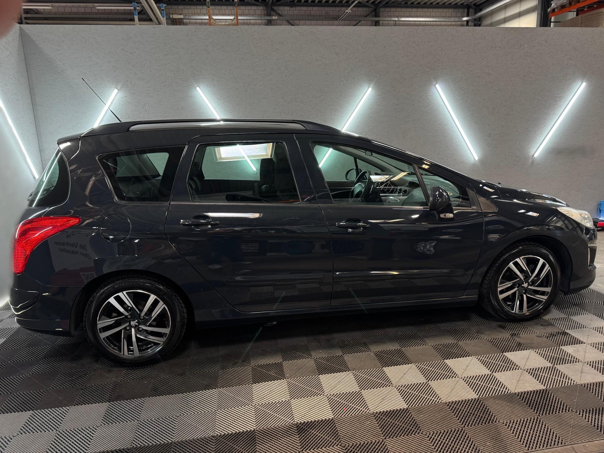 PEUGEOT 308 SW 1.6 HDI Allure EGS6-image-3