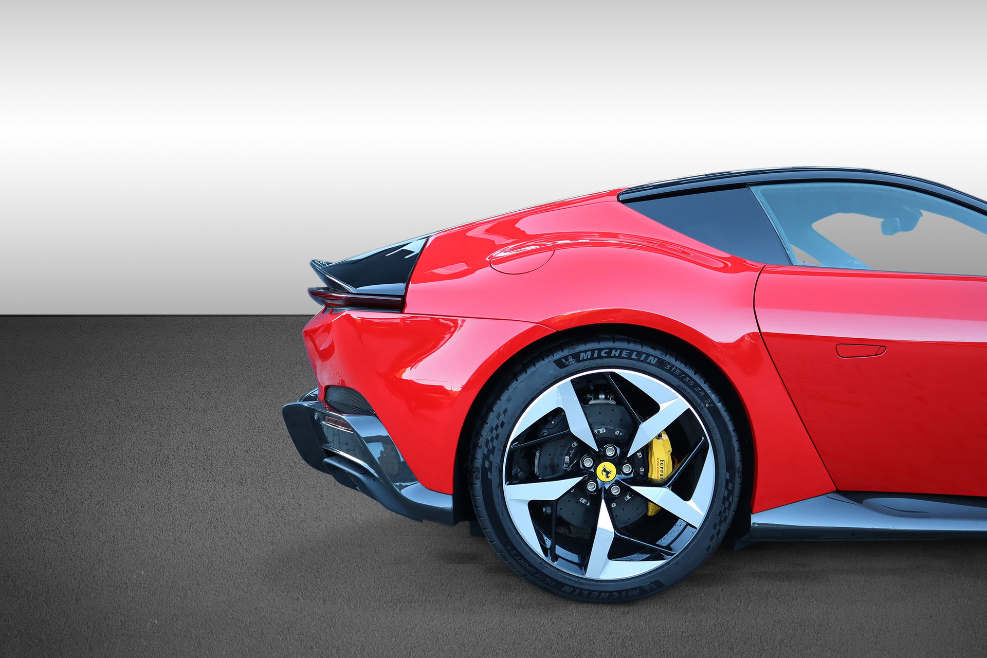 FERRARI 12 Cilindri-image-8