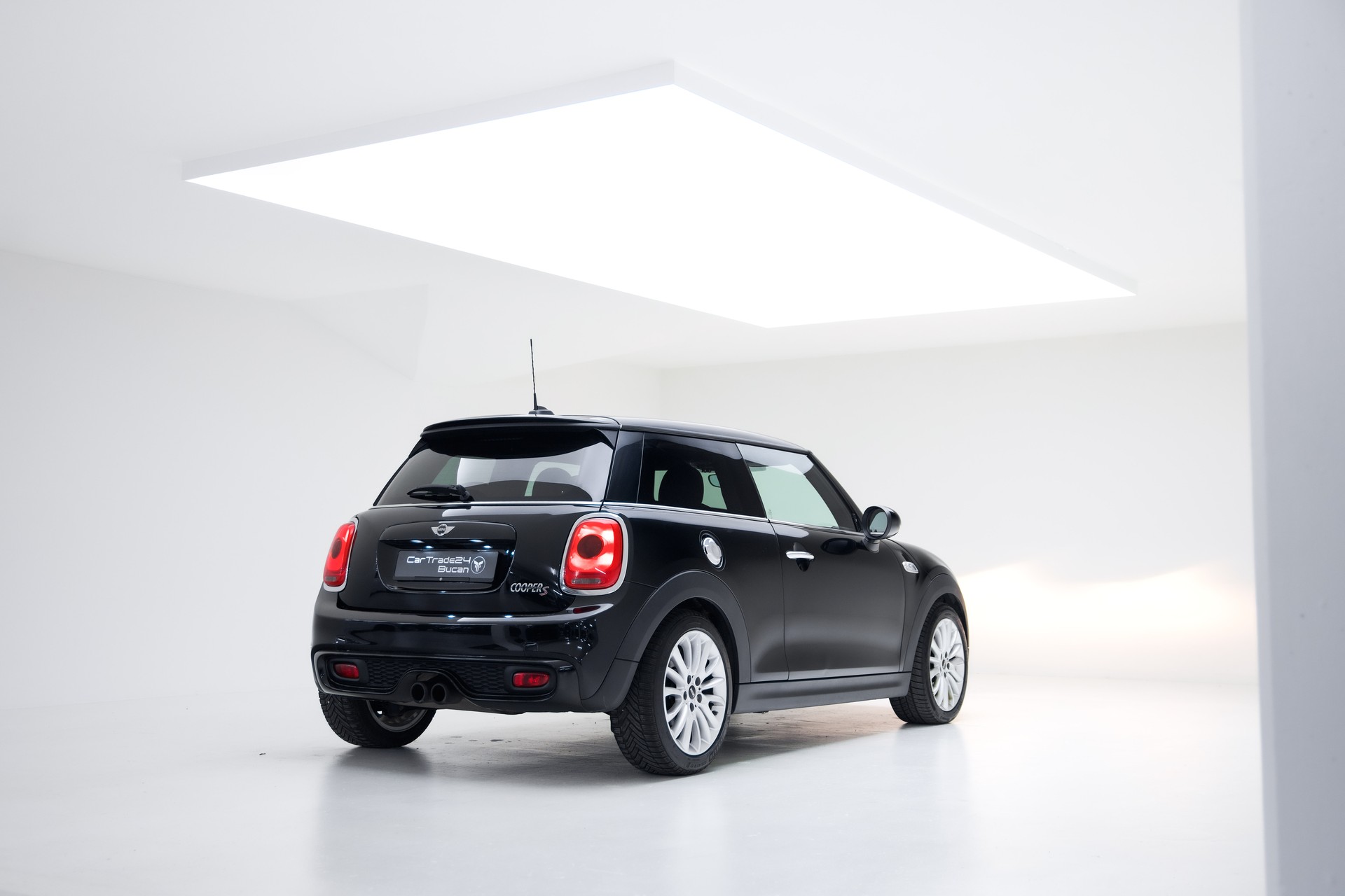 MINI Cooper S Steptronic-showroom-element-1