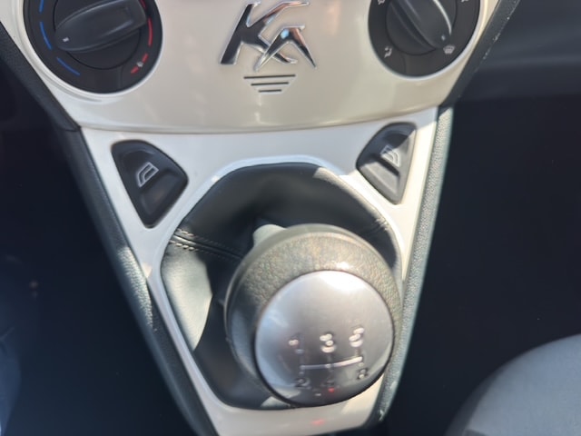 FORD KA 1.25 Titanium-image-18