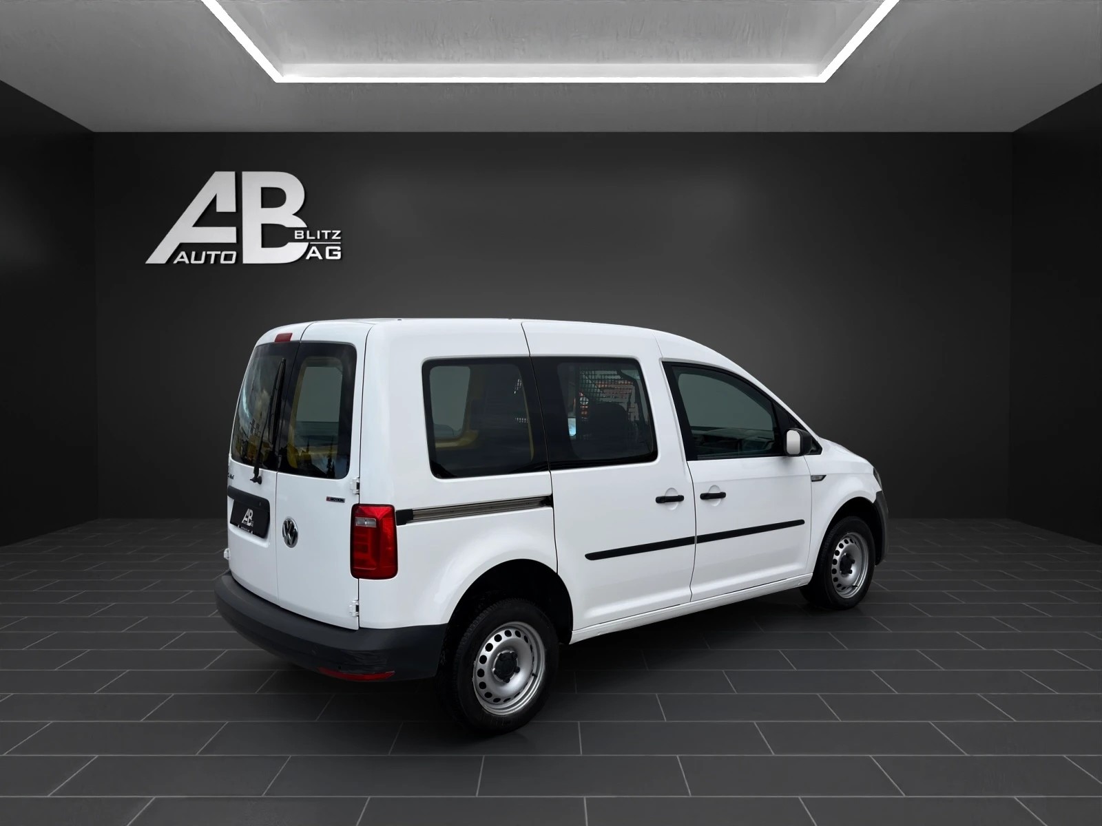 VW Caddy 2.0TDI 4Motion BlueMotion Technology-image-4