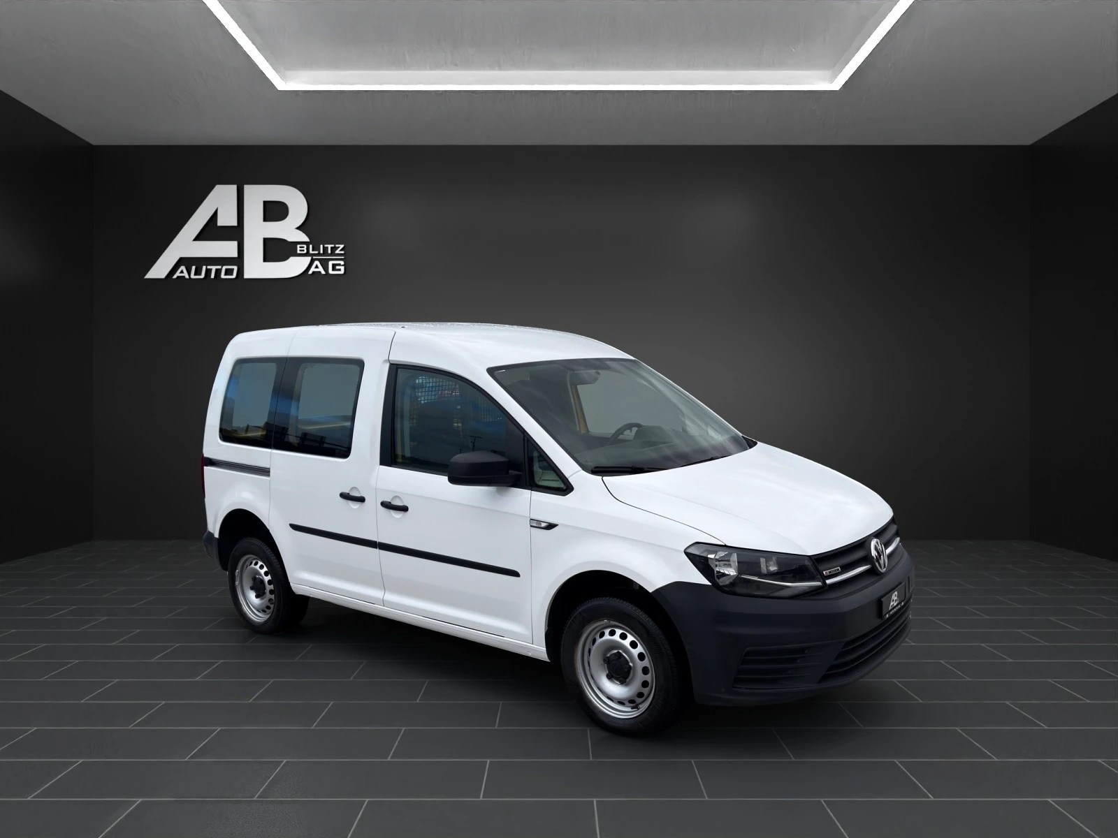 VW Caddy 2.0TDI 4Motion BlueMotion Technology-image-5