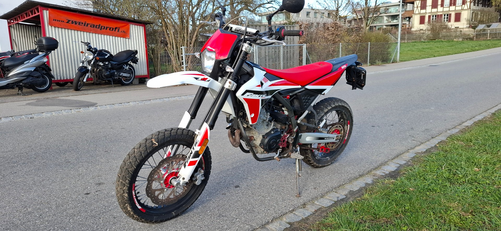 FANTIC XMF 125 Motard-image-4