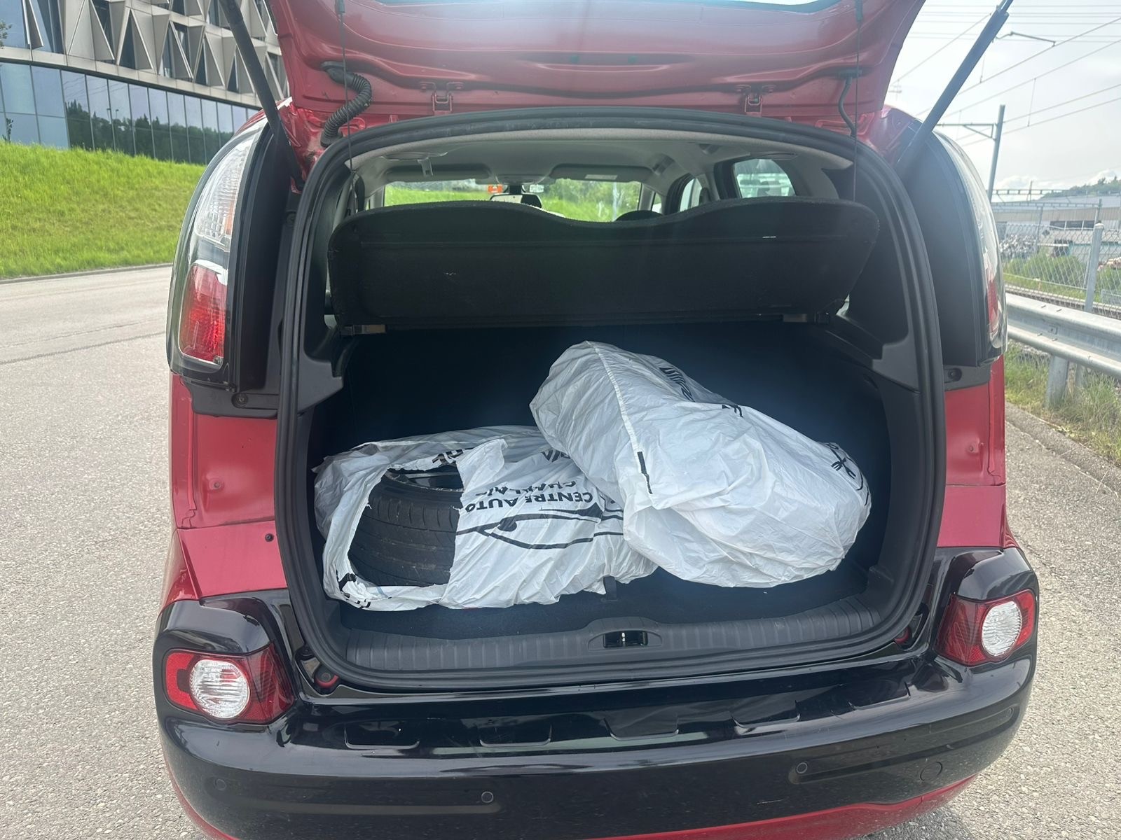 CITROEN C3 Picasso 1.6i 16V Black Top EGS6-image-5