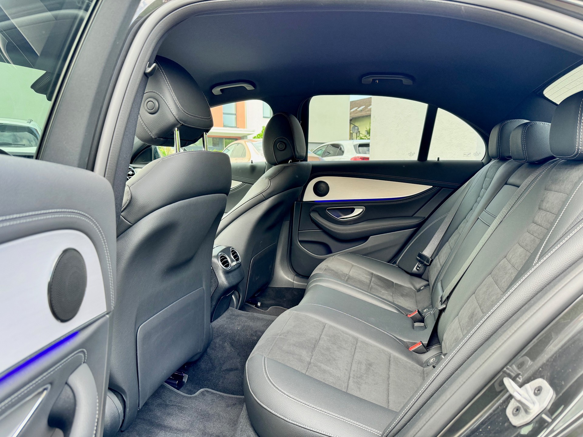 MERCEDES-BENZ E 200 AMG Line 9G-Tronic-image-13
