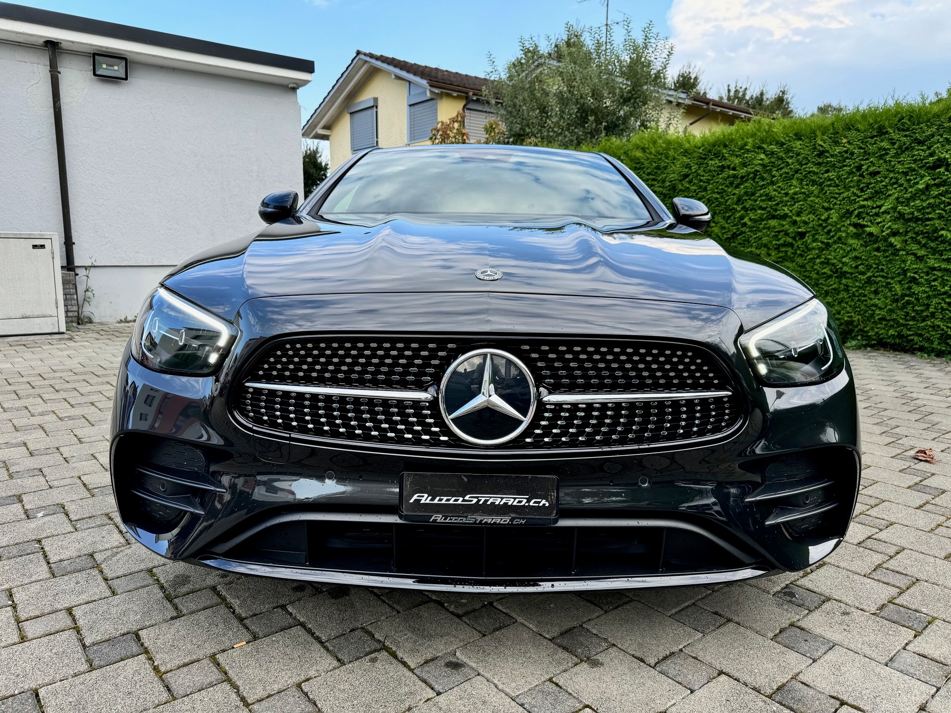 MERCEDES-BENZ E 200 AMG Line 9G-Tronic-showroom-element-1
