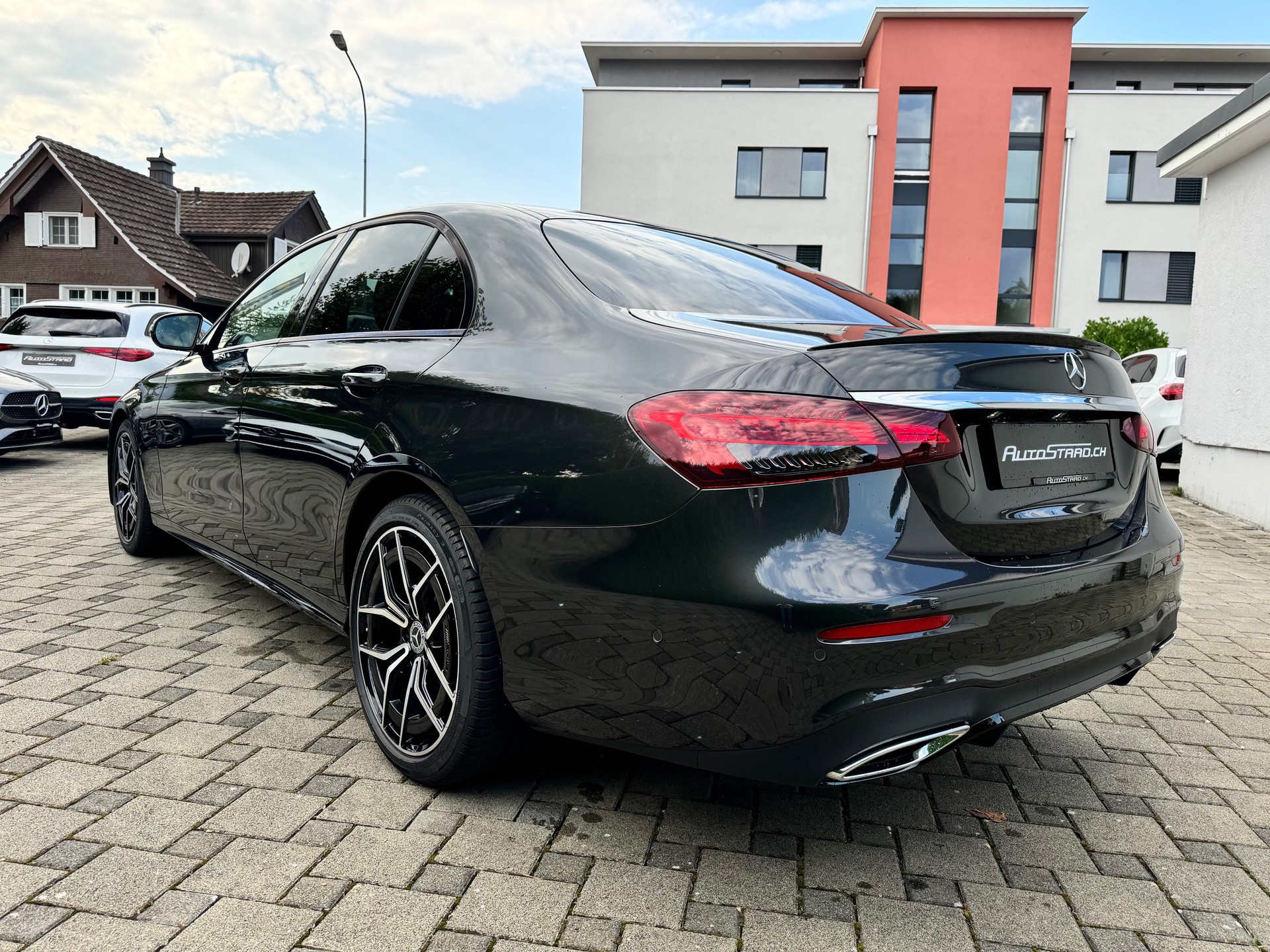 MERCEDES-BENZ E 200 AMG Line 9G-Tronic-image-5