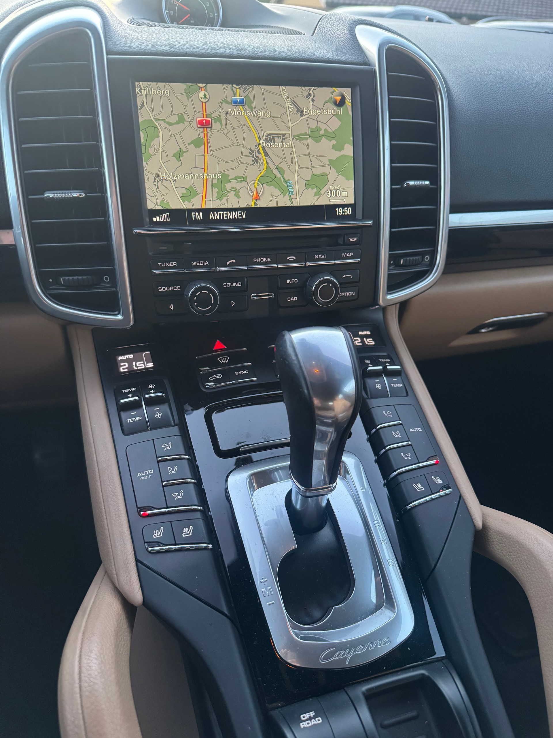 PORSCHE CAYENNE-image-11