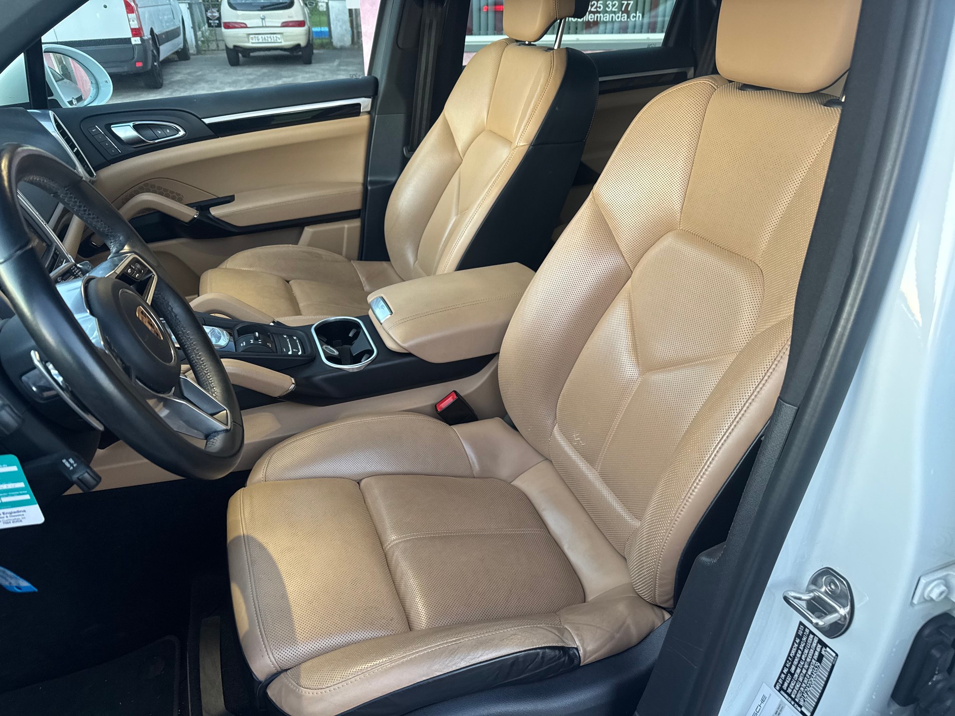 PORSCHE CAYENNE-image-5