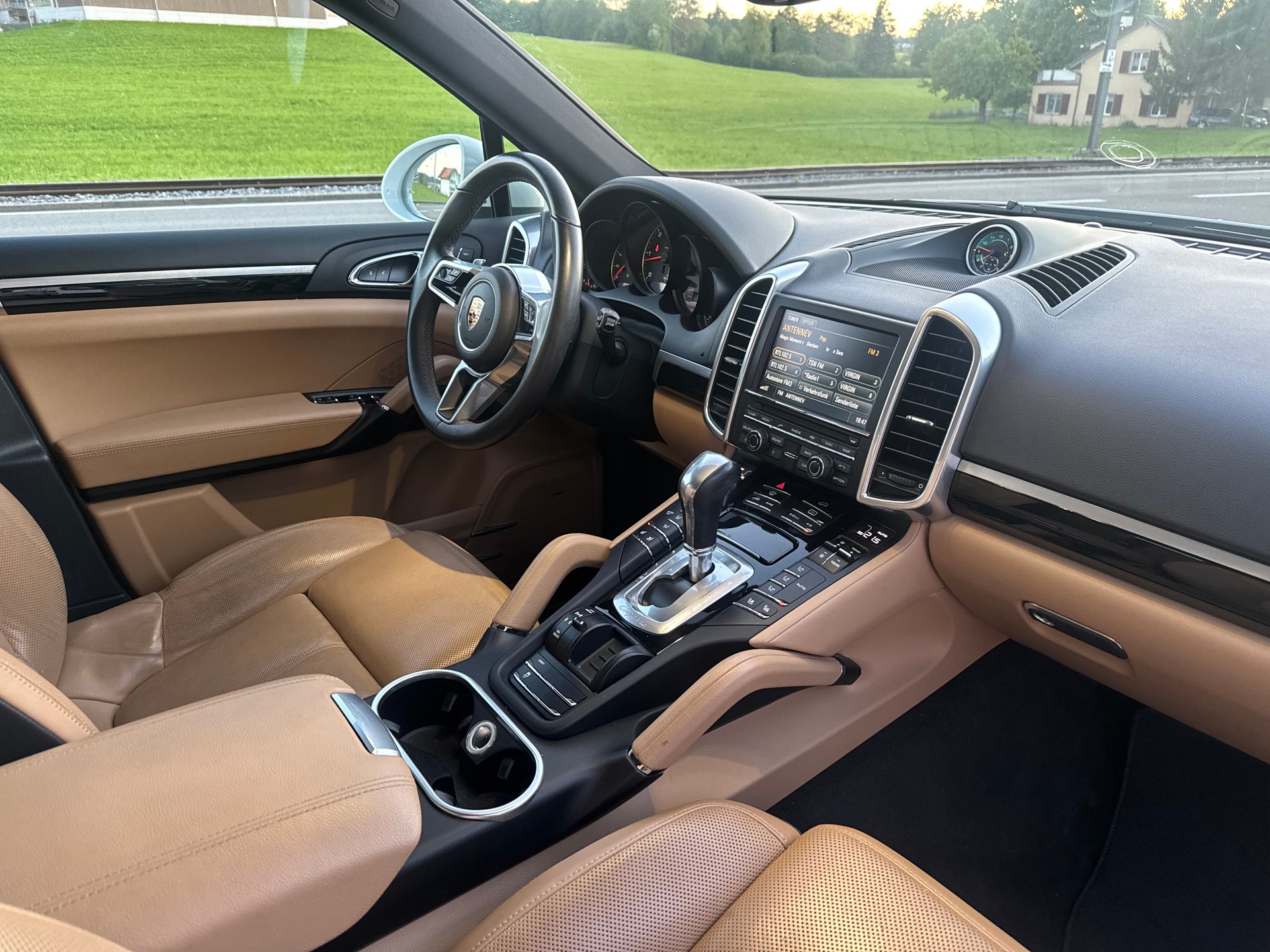 PORSCHE CAYENNE-image-6