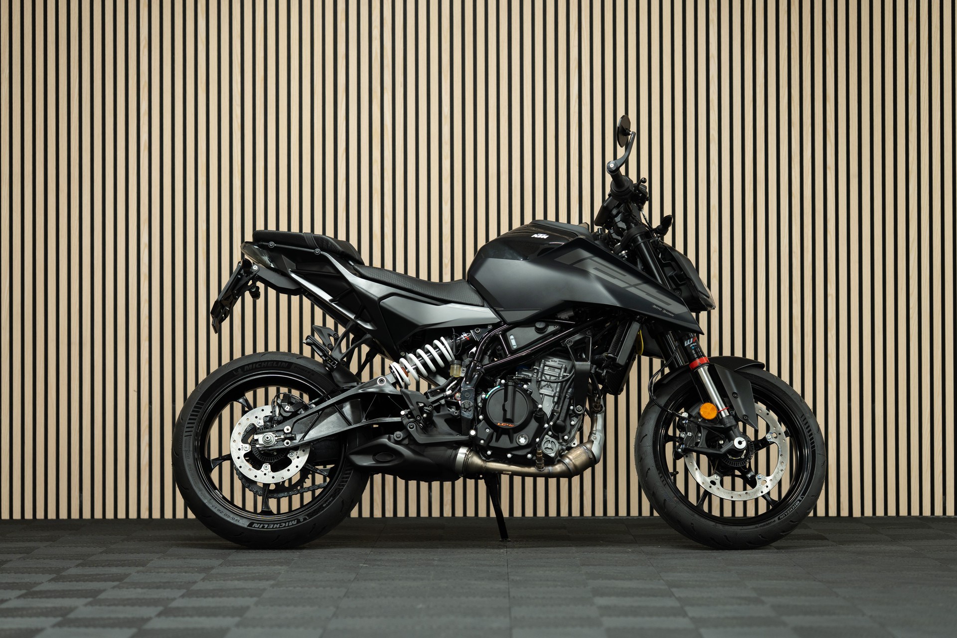 KTM 125 Duke mit Kurzheck und Lenkerendspiegeln-image-0