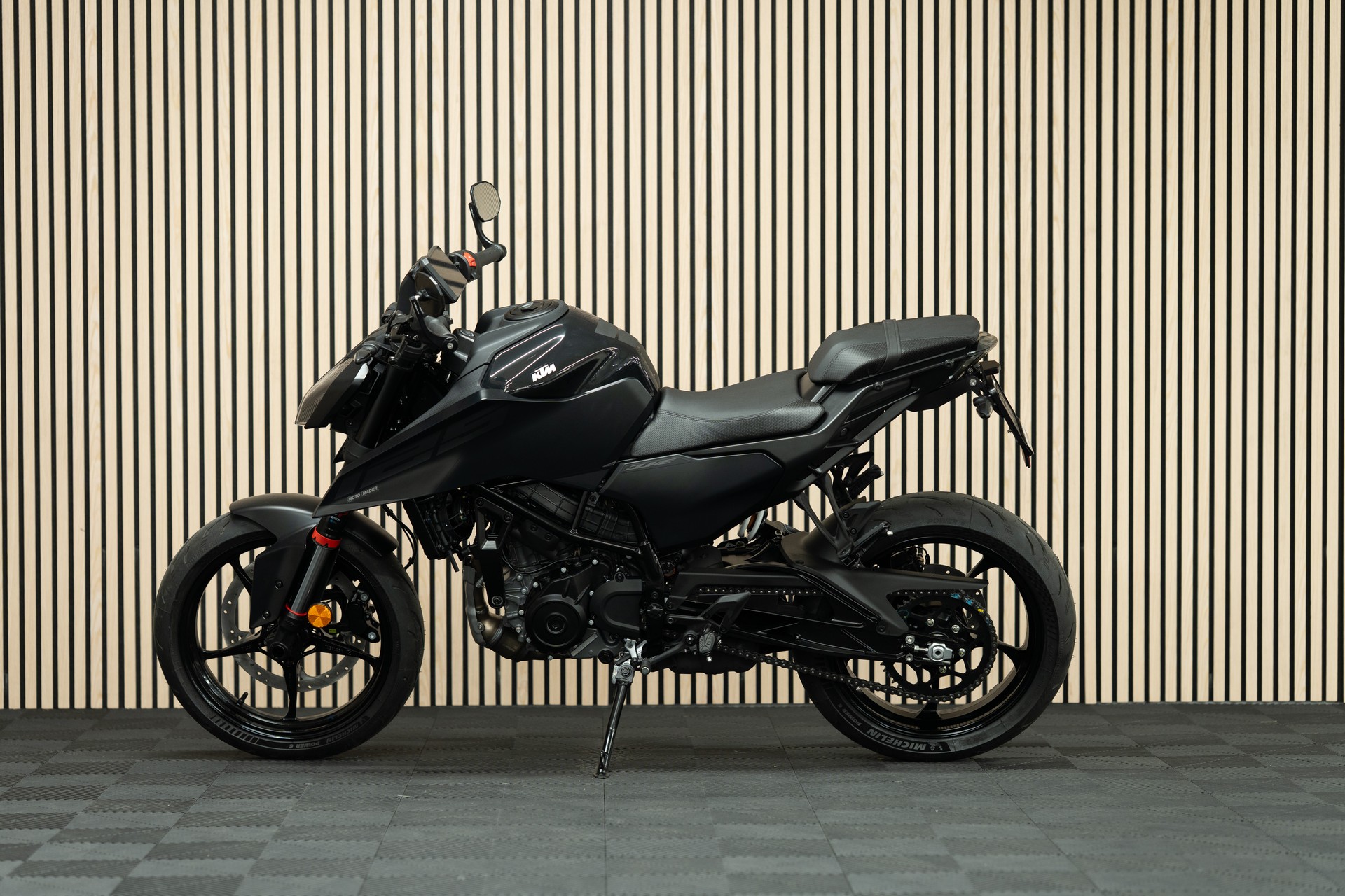 KTM 125 Duke mit Kurzheck und Lenkerendspiegeln-image-1