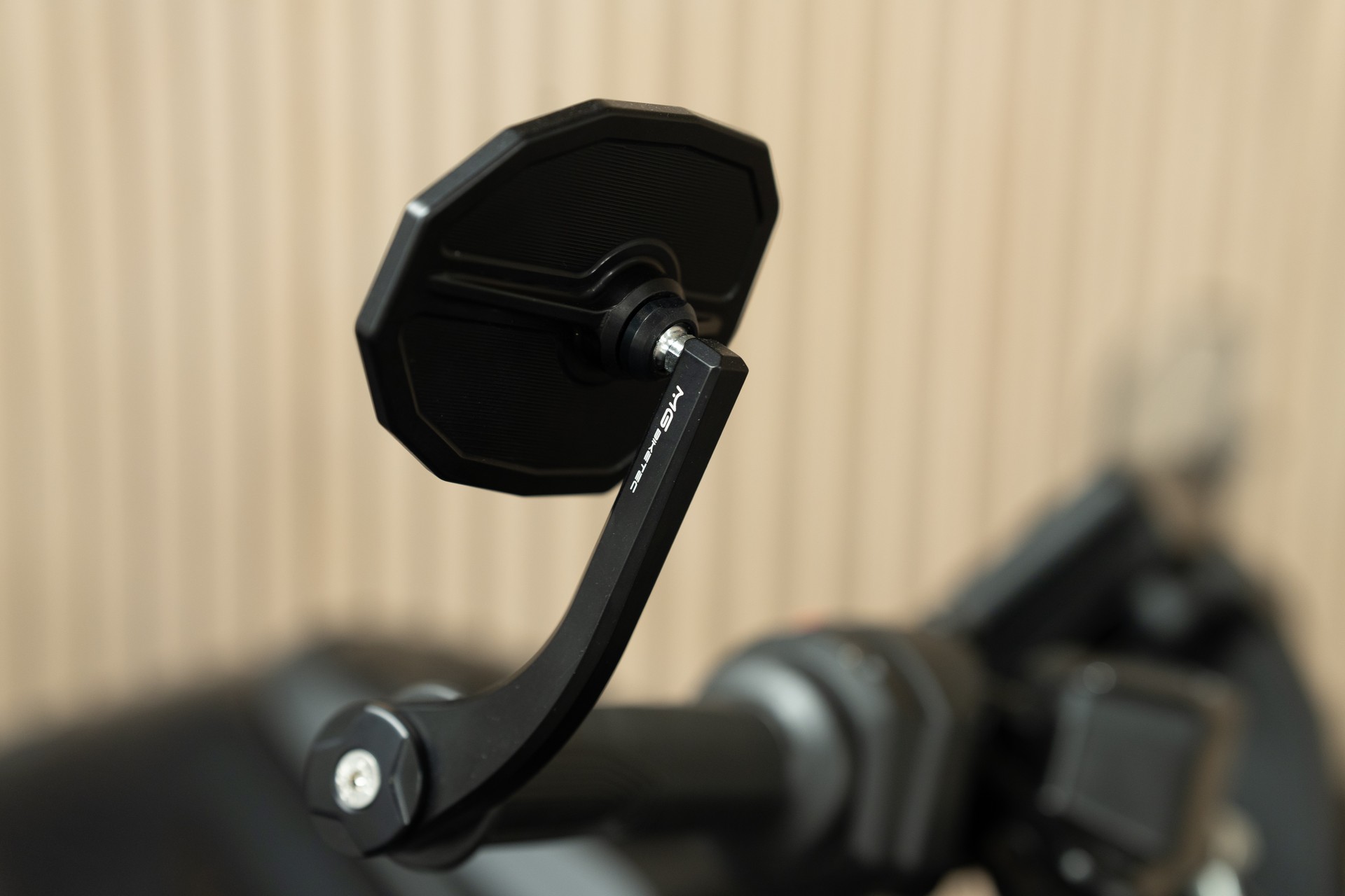 KTM 125 Duke mit Kurzheck und Lenkerendspiegeln-image-5