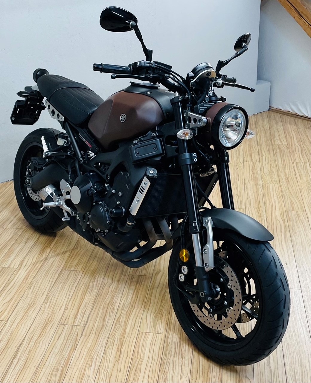 YAMAHA XSR 900-image-1