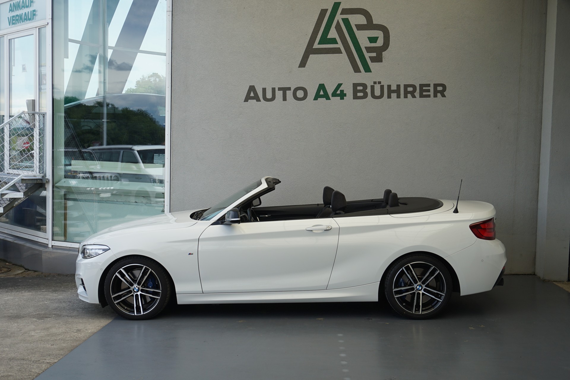 BMW M240i xDrive Convertible 340 PS CH-Auto mit Gratisservice "sehr gepflegtes Auto"-showroom-element-1