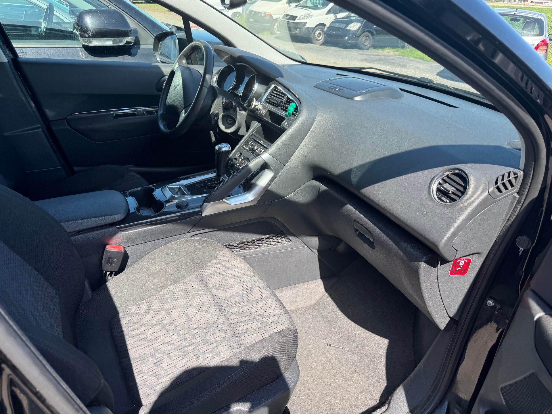 PEUGEOT 3008 2.0 HDI Platinum Tiptronic-image-3