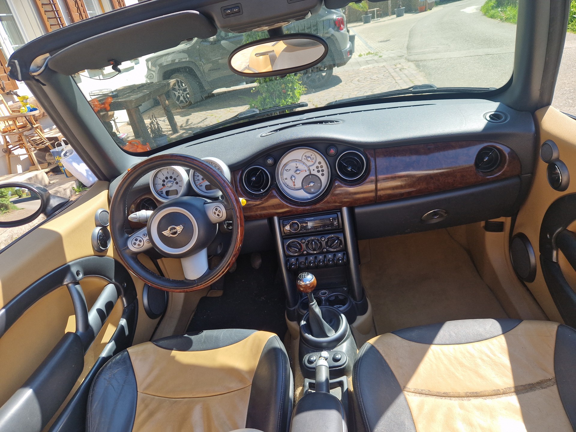 MINI CABRIO-image-4