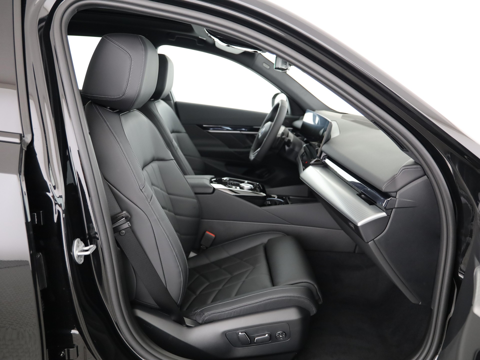 BMW 520d xDrive-image-16